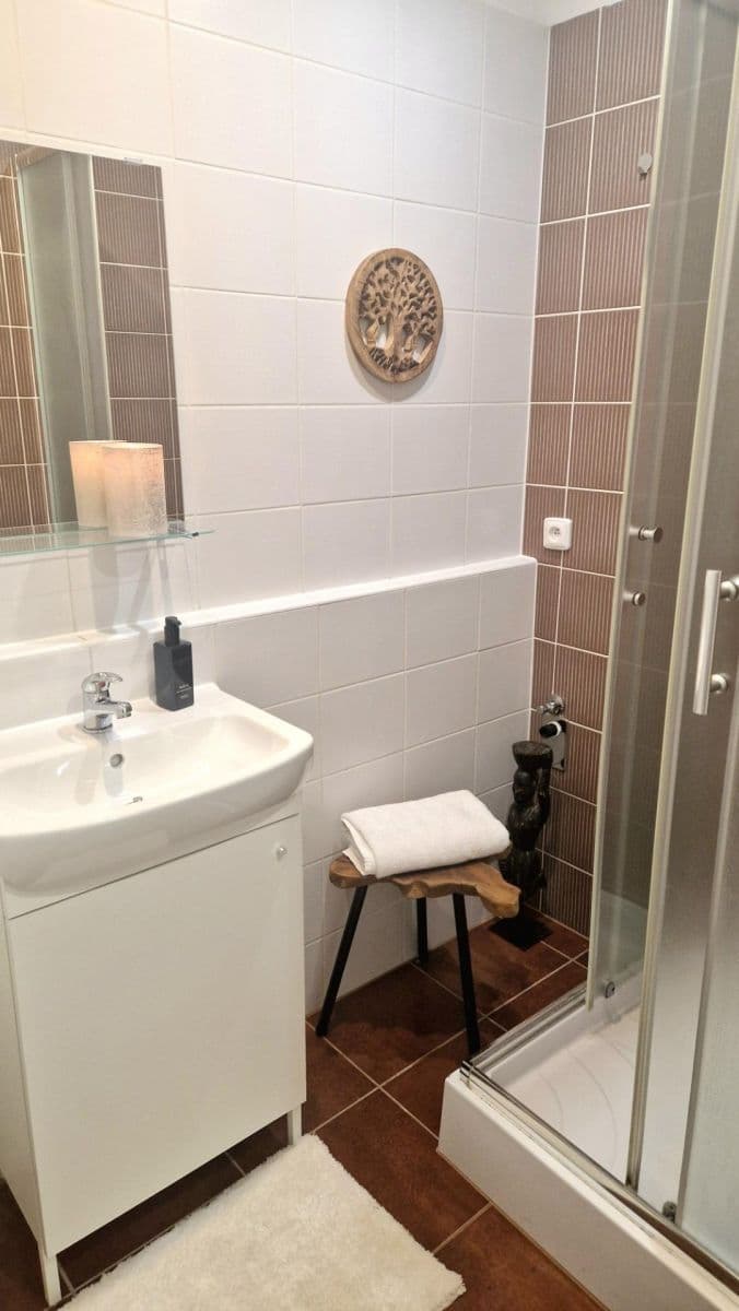 Pronájem bytu 1+kk 25 m², Leoše Janáčka, Luhačovice, Zlínský kraj Pronájem bytu 1+kk 25 m², Leoše Janáčka, Luhačovice, Zlínský kraj