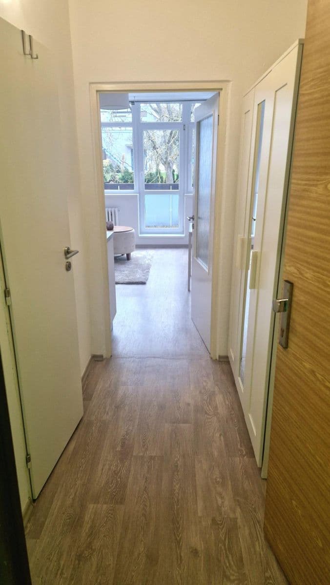 Pronájem bytu 1+kk 25 m², Leoše Janáčka, Luhačovice, Zlínský kraj Pronájem bytu 1+kk 25 m², Leoše Janáčka, Luhačovice, Zlínský kraj