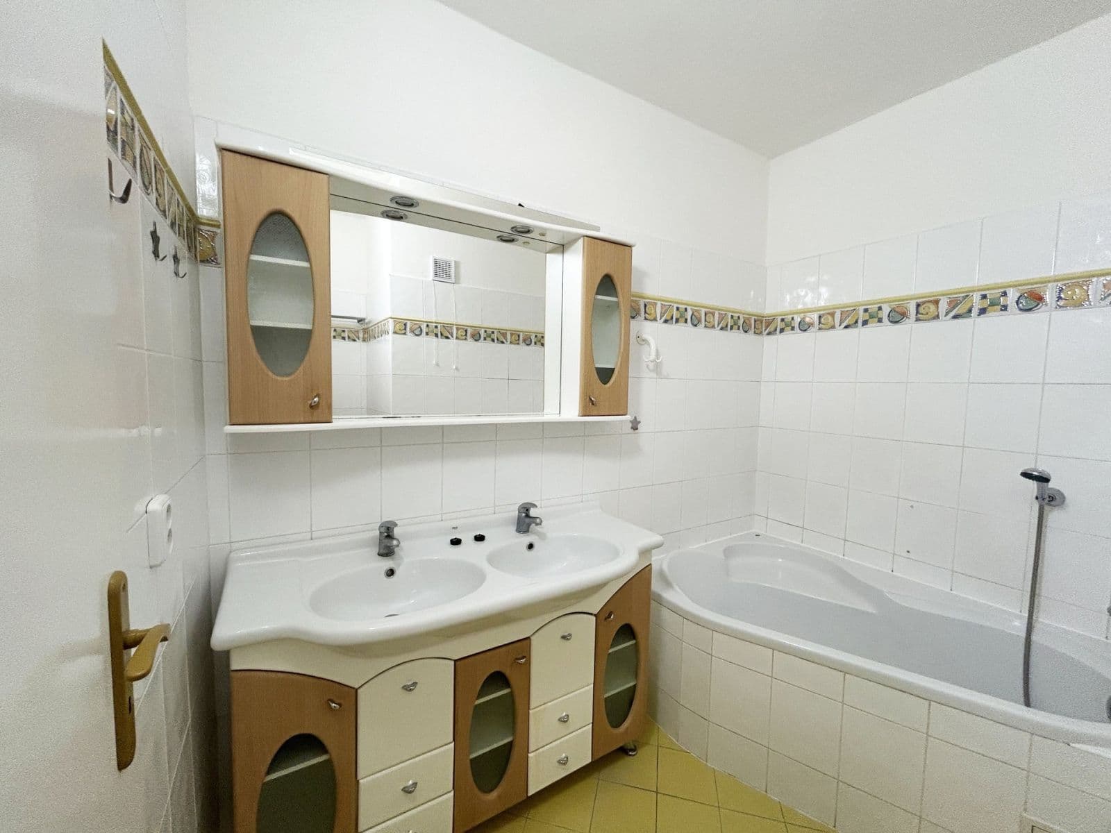 Pronájem bytu 3+1 84 m², Roháčova, Český Brod, Středočeský kraj Pronájem bytu 3+1 84 m², Roháčova, Český Brod, Středočeský kraj