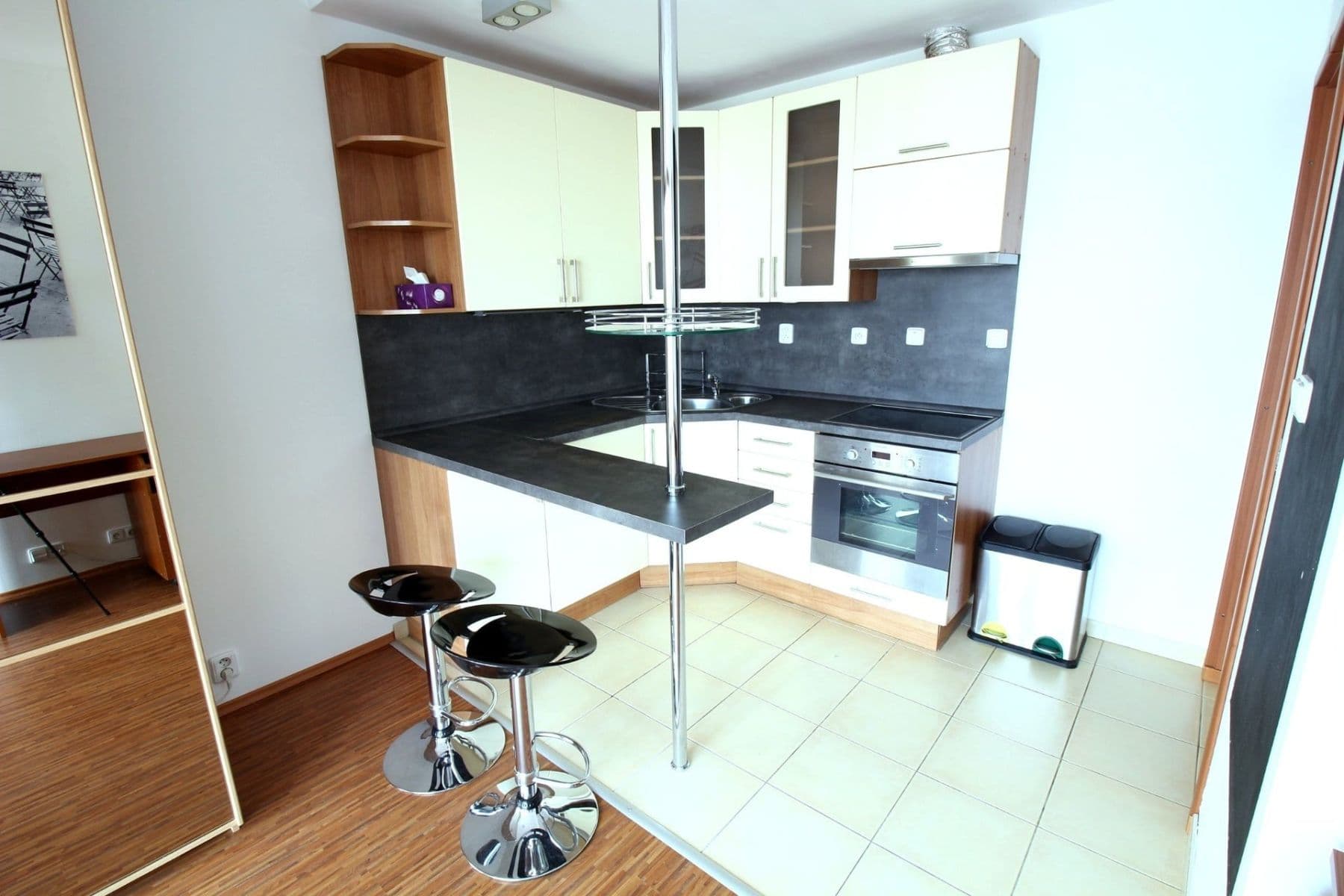 Pronájem bytu 1+kk 30 m², Pod lipami, Praha, Praha Pronájem bytu 1+kk 30 m², Pod lipami, Praha, Praha