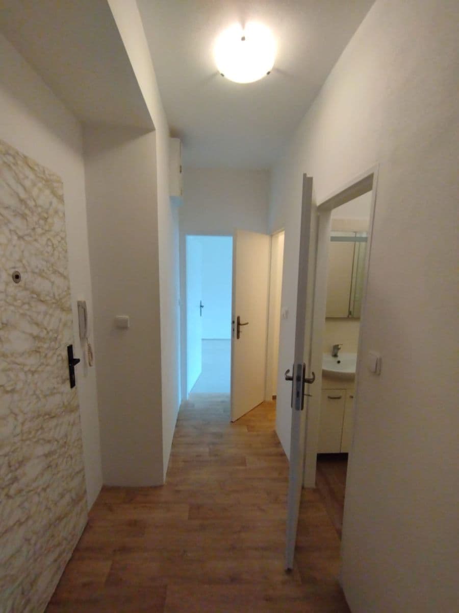 Pronájem bytu 2+1 55 m², Revoluční, Žďár nad Sázavou, Kraj Vysočina Pronájem bytu 2+1 55 m², Revoluční, Žďár nad Sázavou, Kraj Vysočina