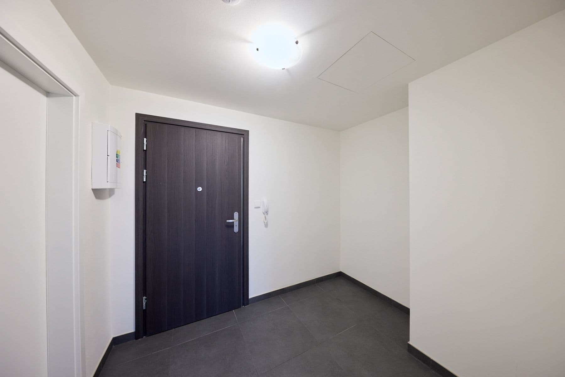 Pronájem bytu 2+kk 53 m², S. K. Neumanna, Kralupy nad Vltavou, Středočeský kraj Pronájem bytu 2+kk 53 m², S. K. Neumanna, Kralupy nad Vltavou, Středočeský kraj