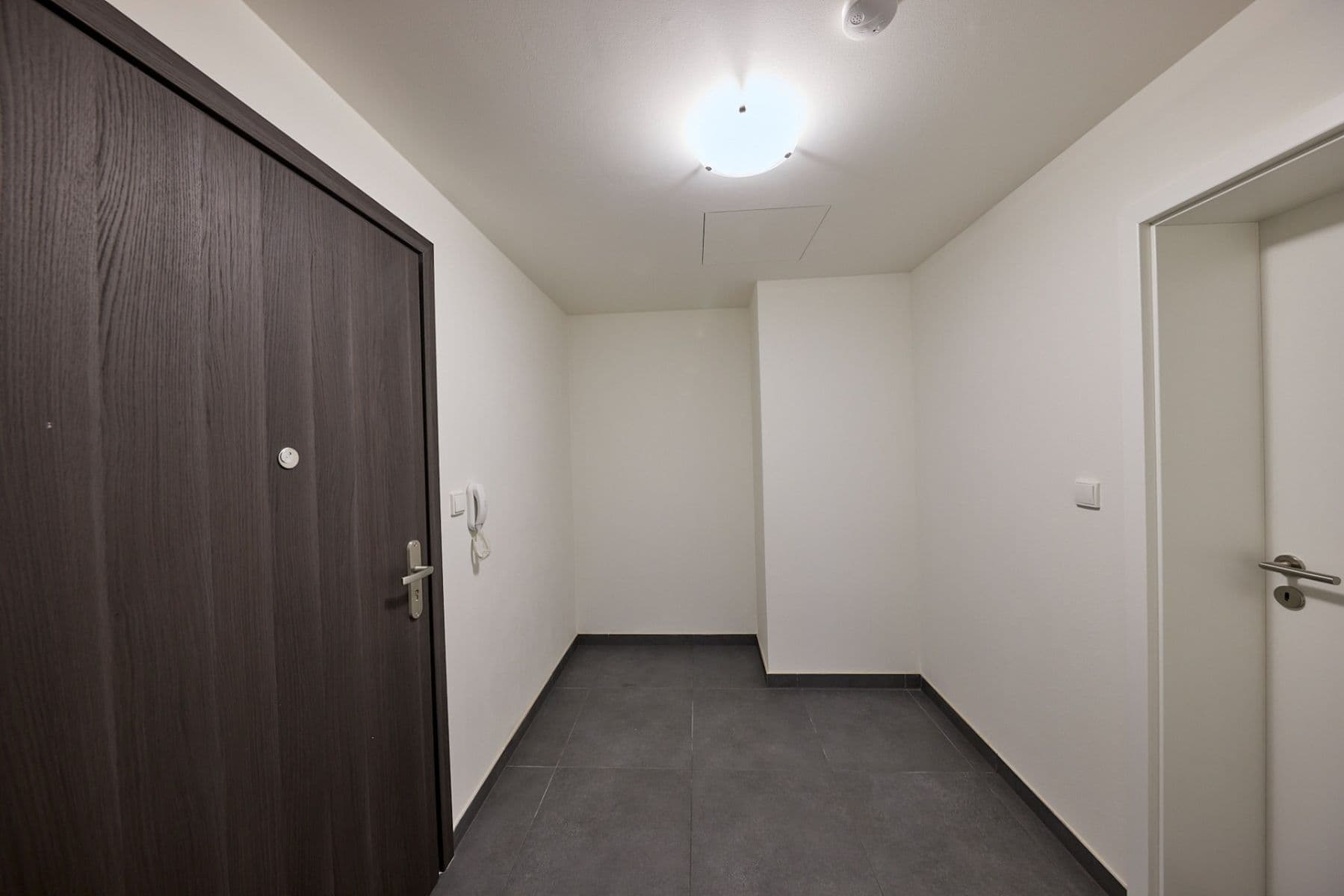 Pronájem bytu 2+kk 53 m², S. K. Neumanna, Kralupy nad Vltavou, Středočeský kraj Pronájem bytu 2+kk 53 m², S. K. Neumanna, Kralupy nad Vltavou, Středočeský kraj