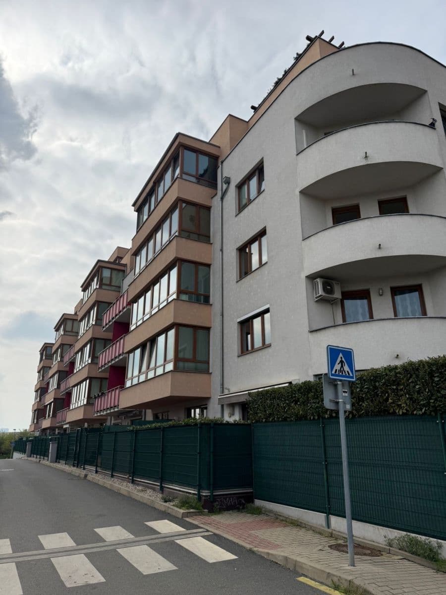 Pronájem bytu 2+kk 50 m², Strančická, Praha, Praha Pronájem bytu 2+kk 50 m², Strančická, Praha, Praha