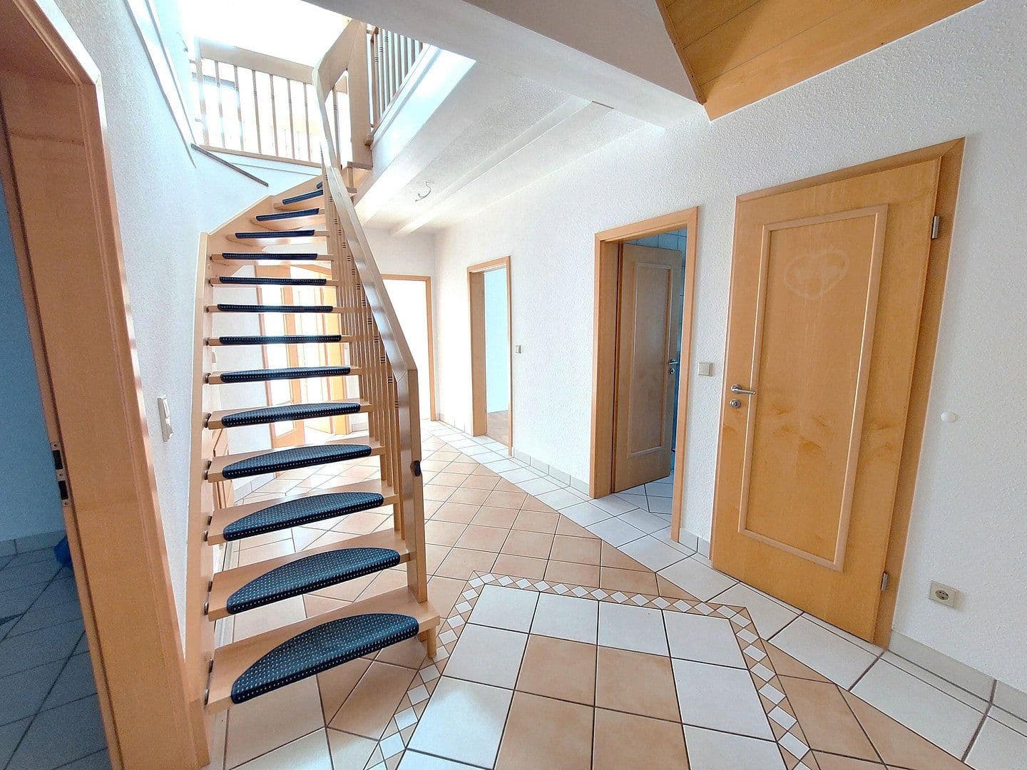 Pronájem bytu 5+1 147 m², Friedenstraße 45, Wiesbaden, Hessen Pronájem bytu 5+1 147 m², Friedenstraße 45, Wiesbaden, Hessen