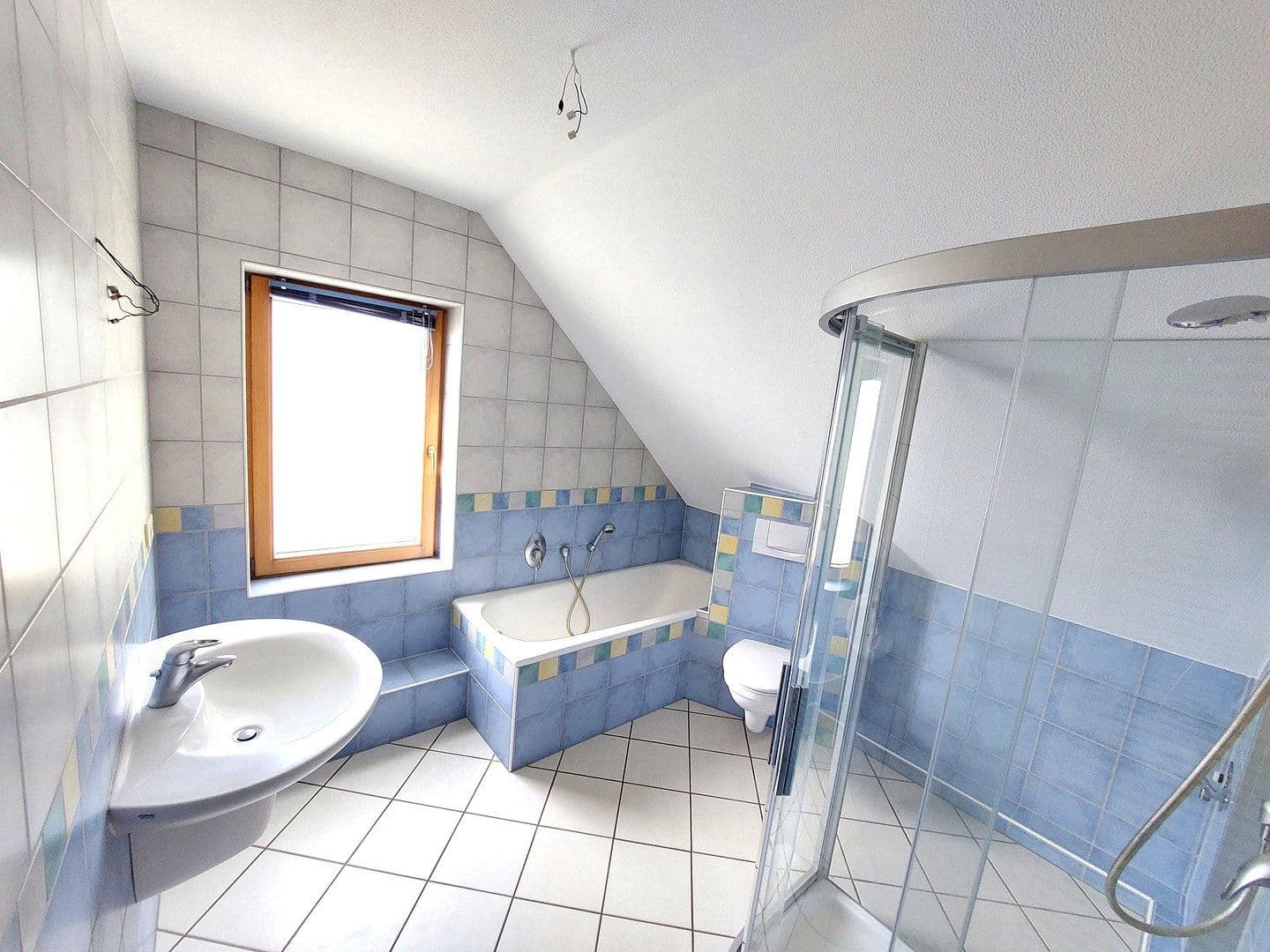 Pronájem bytu 5+1 147 m², Friedenstraße 45, Wiesbaden, Hessen Pronájem bytu 5+1 147 m², Friedenstraße 45, Wiesbaden, Hessen