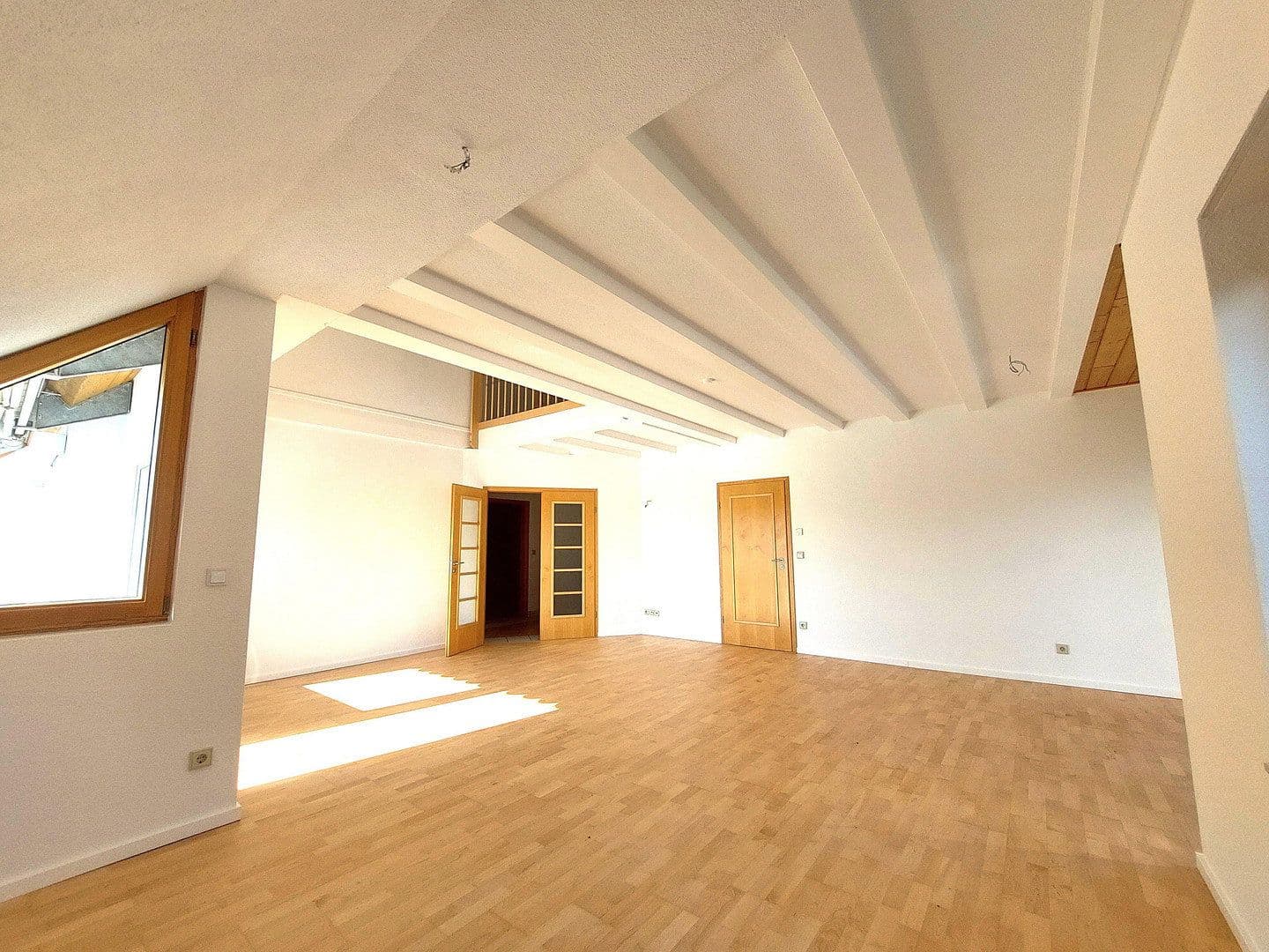 Pronájem bytu 5+1 147 m², Friedenstraße 45, Wiesbaden, Hessen Pronájem bytu 5+1 147 m², Friedenstraße 45, Wiesbaden, Hessen