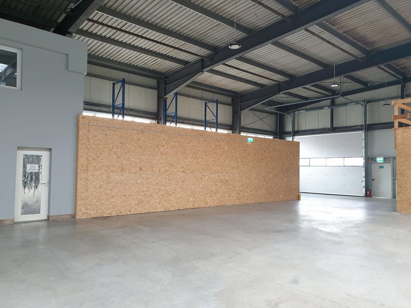 Prodej nebytového prostoru 4.000 m², Rösrath, Severní Porýní-Vestfálsko Prodej nebytového prostoru 4.000 m², Rösrath, Severní Porýní-Vestfálsko