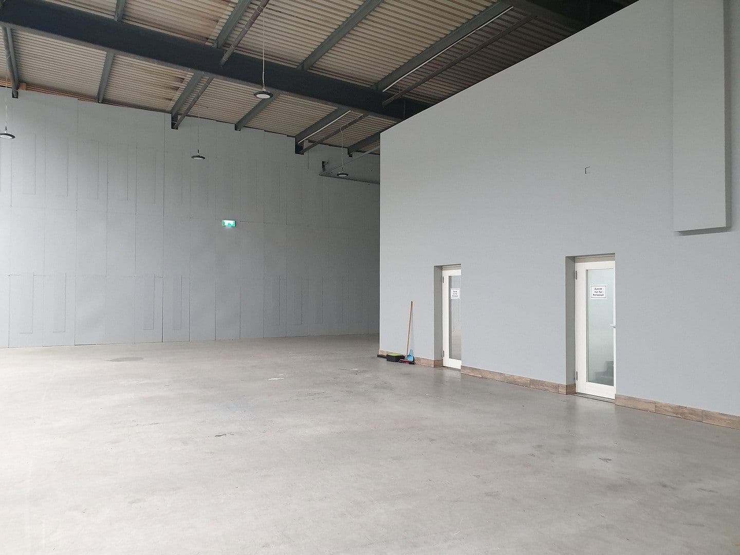 Prodej nebytového prostoru 4.000 m², Rösrath, Severní Porýní-Vestfálsko Prodej nebytového prostoru 4.000 m², Rösrath, Severní Porýní-Vestfálsko