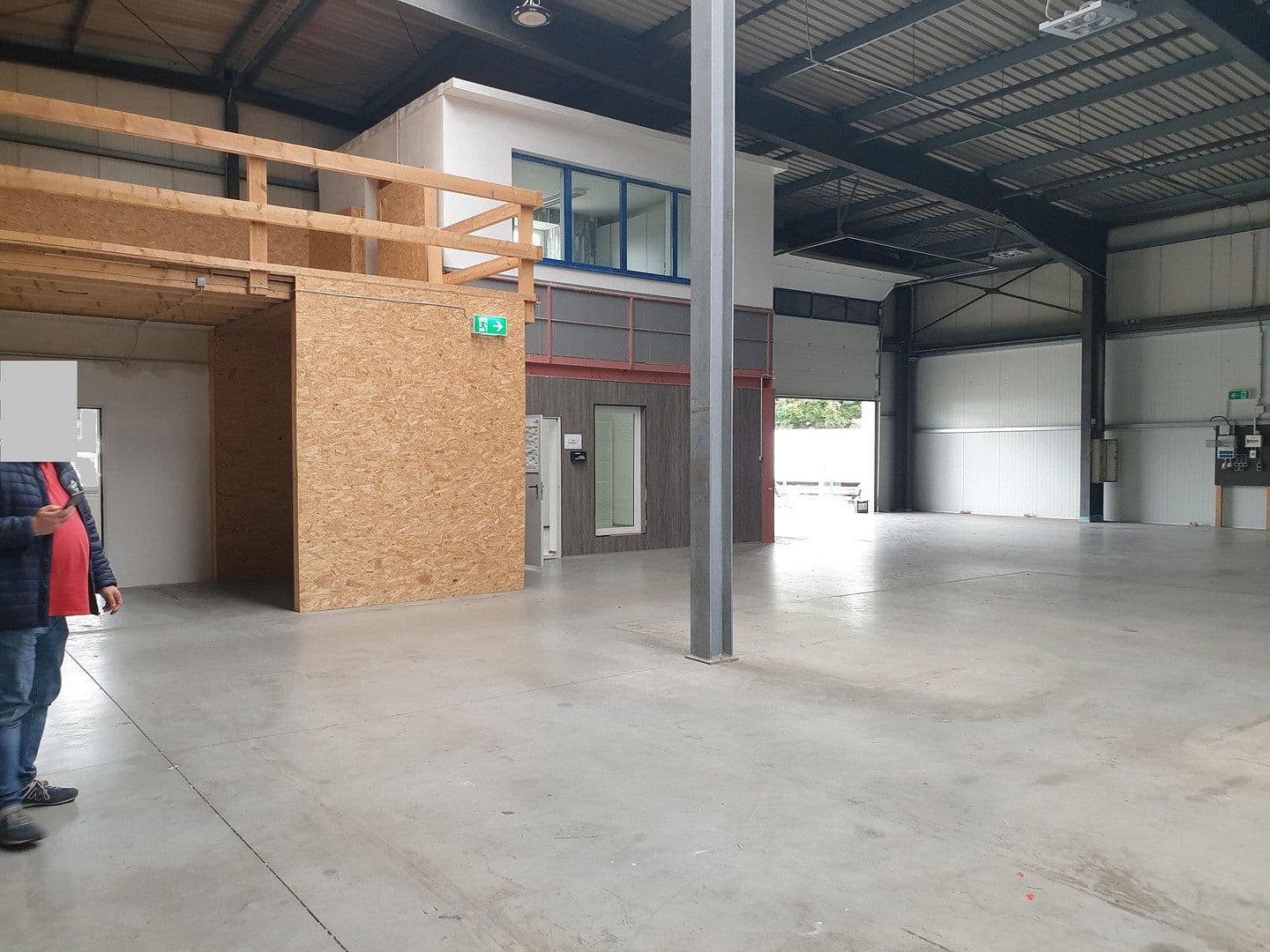 Prodej nebytového prostoru 4.000 m², Rösrath, Severní Porýní-Vestfálsko Prodej nebytového prostoru 4.000 m², Rösrath, Severní Porýní-Vestfálsko