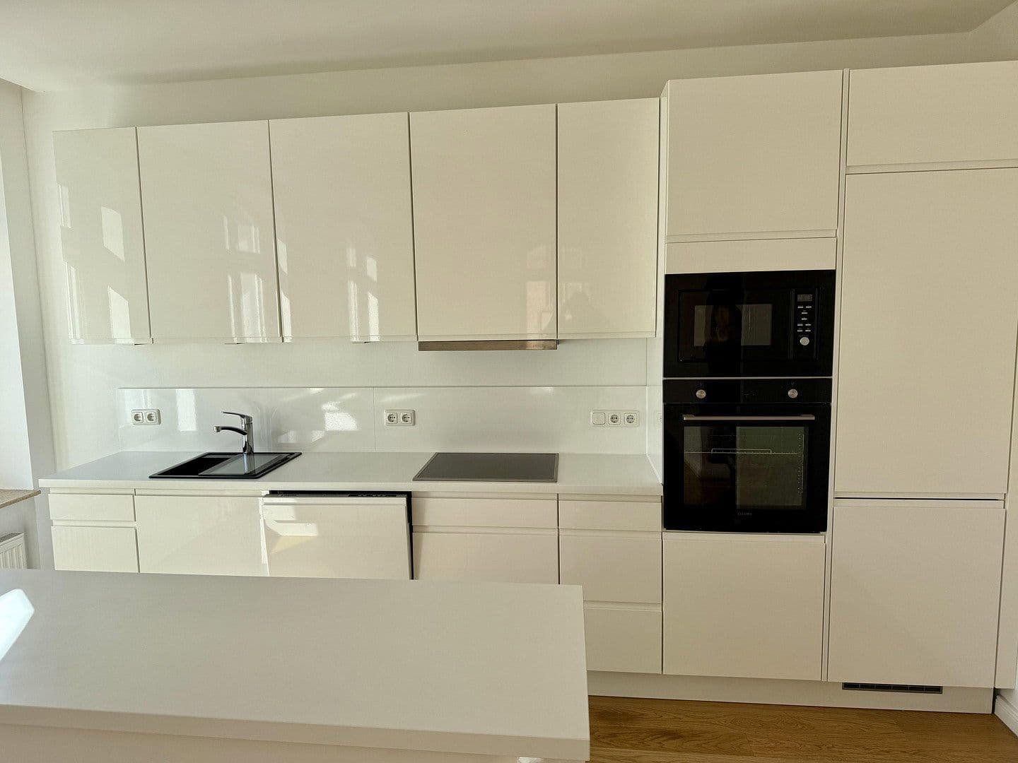 Pronájem bytu 3+1 90 m², Am Markt 2, Schwerin, Mecklenburg-Vorpommern Pronájem bytu 3+1 90 m², Am Markt 2, Schwerin, Mecklenburg-Vorpommern