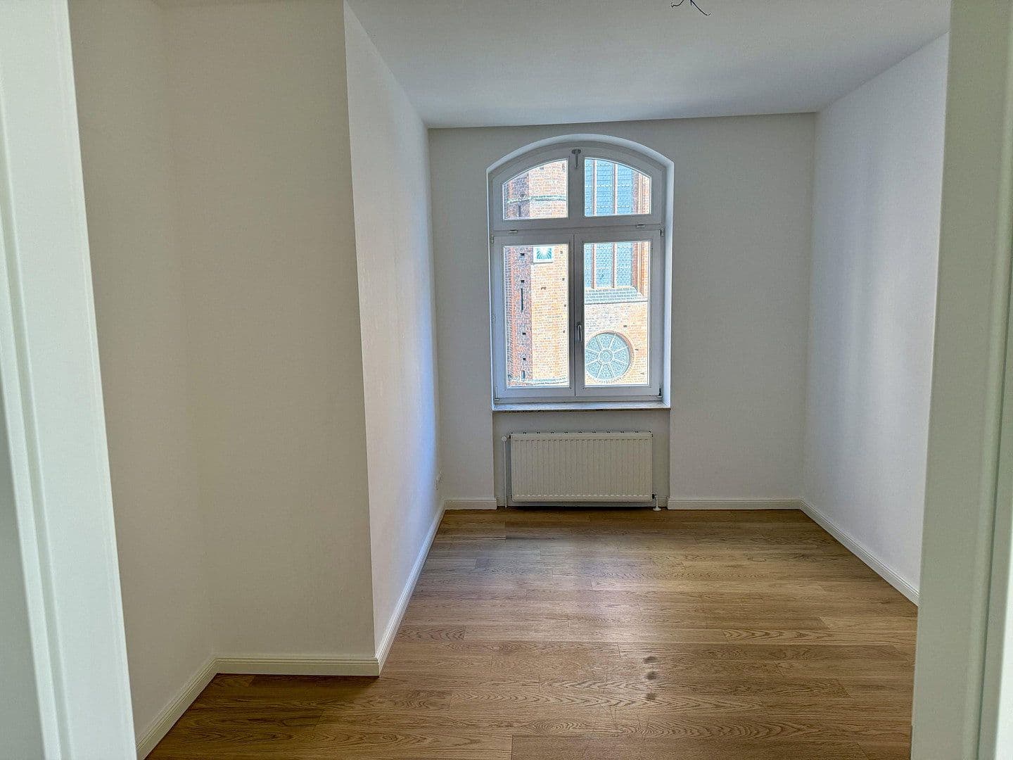 Pronájem bytu 3+1 90 m², Am Markt 2, Schwerin, Mecklenburg-Vorpommern Pronájem bytu 3+1 90 m², Am Markt 2, Schwerin, Mecklenburg-Vorpommern