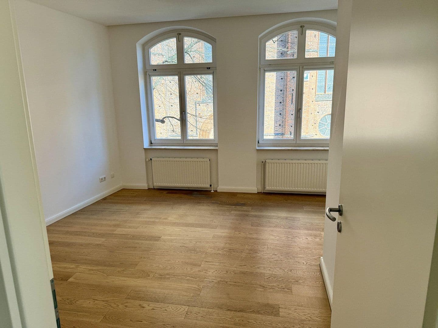 Pronájem bytu 3+1 90 m², Am Markt 2, Schwerin, Mecklenburg-Vorpommern Pronájem bytu 3+1 90 m², Am Markt 2, Schwerin, Mecklenburg-Vorpommern