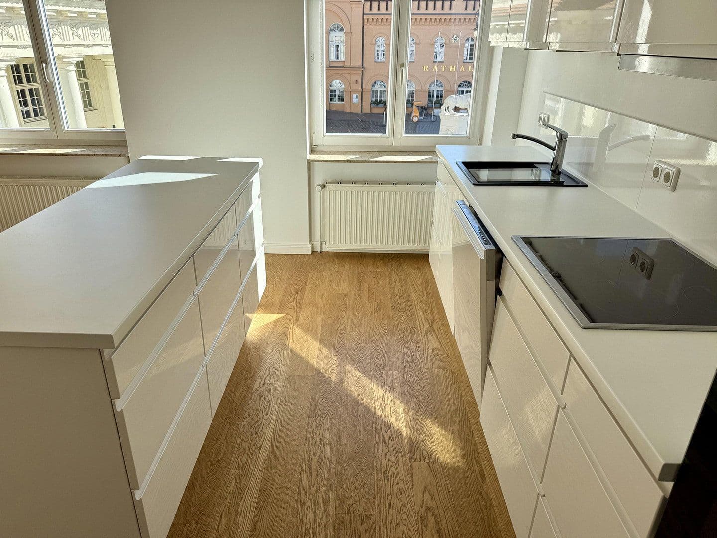 Pronájem bytu 3+1 90 m², Am Markt 2, Schwerin, Mecklenburg-Vorpommern Pronájem bytu 3+1 90 m², Am Markt 2, Schwerin, Mecklenburg-Vorpommern