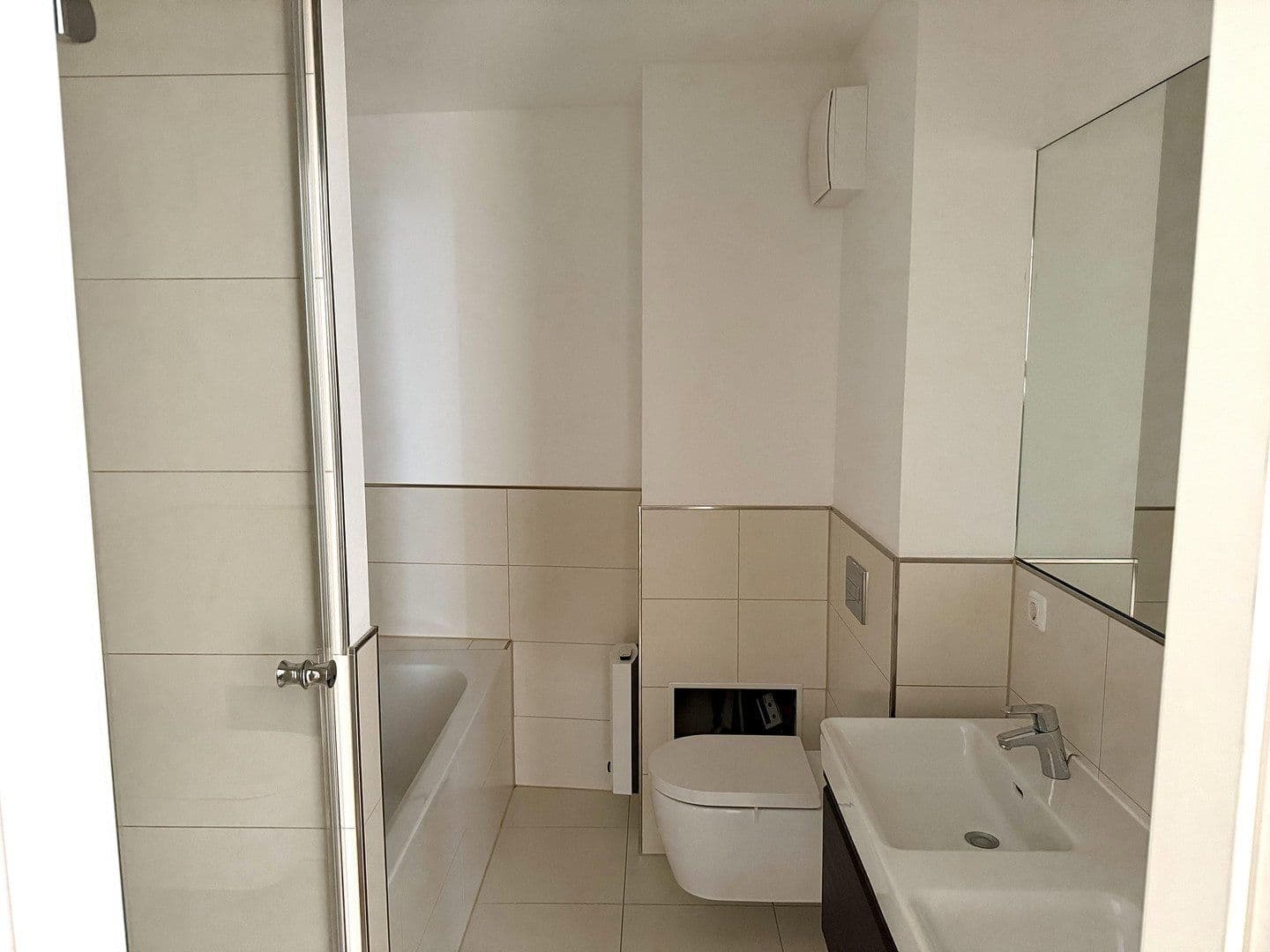 Pronájem bytu 3+1 90 m², Am Markt 2, Schwerin, Mecklenburg-Vorpommern Pronájem bytu 3+1 90 m², Am Markt 2, Schwerin, Mecklenburg-Vorpommern