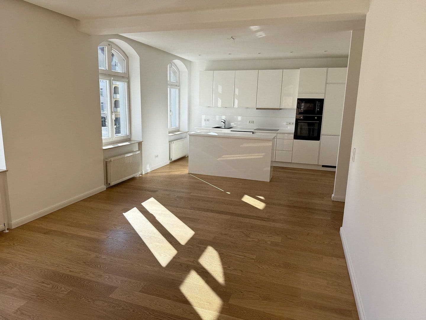 Pronájem bytu 3+1 90 m², Am Markt 2, Schwerin, Mecklenburg-Vorpommern Pronájem bytu 3+1 90 m², Am Markt 2, Schwerin, Mecklenburg-Vorpommern