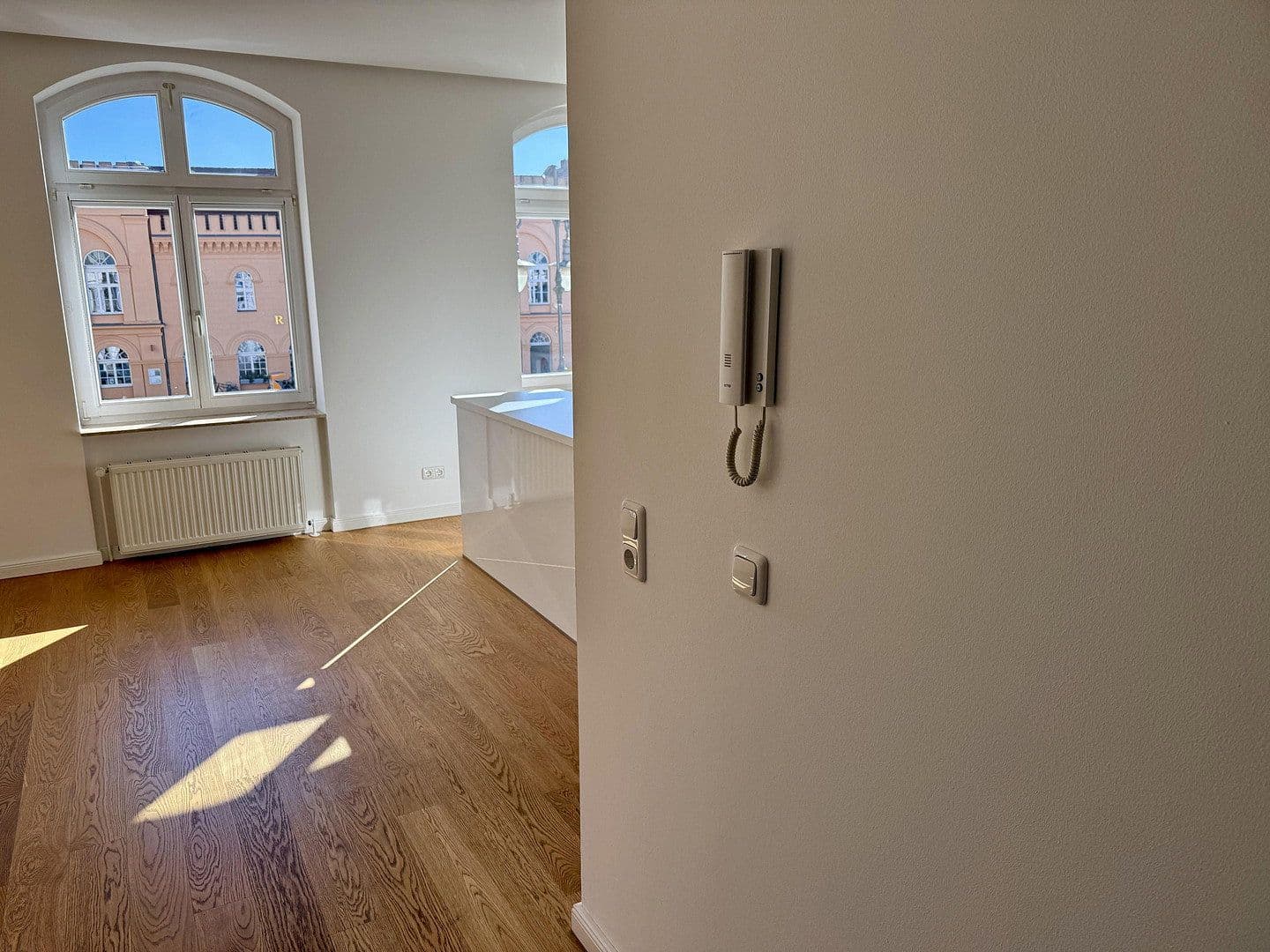 Pronájem bytu 3+1 90 m², Am Markt 2, Schwerin, Mecklenburg-Vorpommern Pronájem bytu 3+1 90 m², Am Markt 2, Schwerin, Mecklenburg-Vorpommern