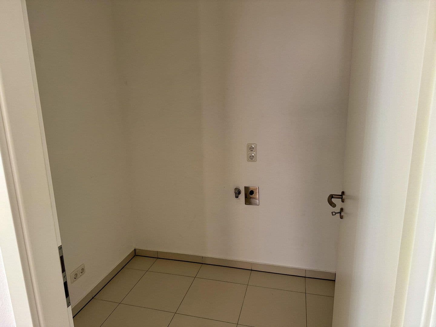 Pronájem bytu 3+1 90 m², Am Markt 2, Schwerin, Mecklenburg-Vorpommern Pronájem bytu 3+1 90 m², Am Markt 2, Schwerin, Mecklenburg-Vorpommern