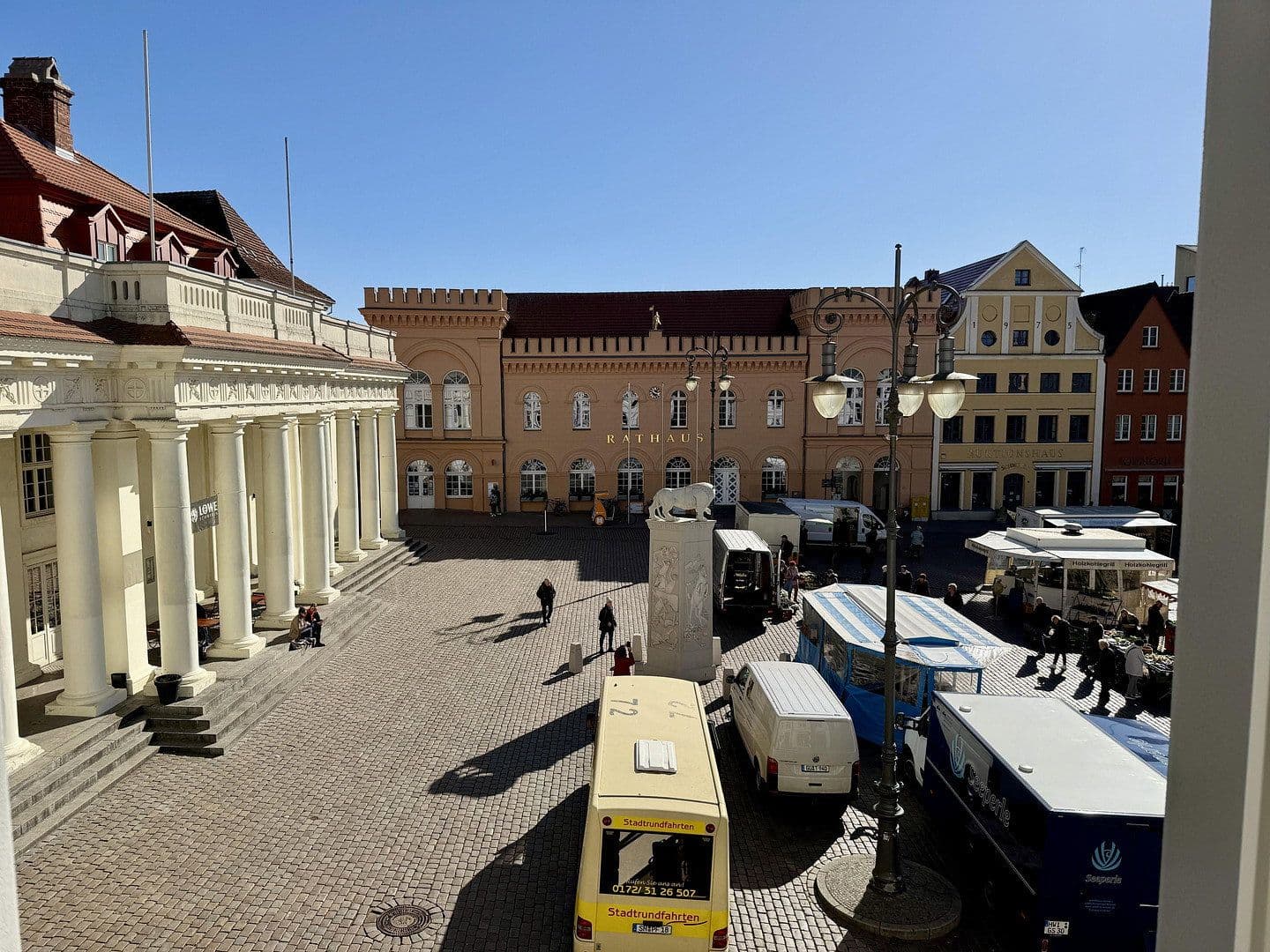 Pronájem bytu 3+1 90 m², Am Markt 2, Schwerin, Mecklenburg-Vorpommern Pronájem bytu 3+1 90 m², Am Markt 2, Schwerin, Mecklenburg-Vorpommern