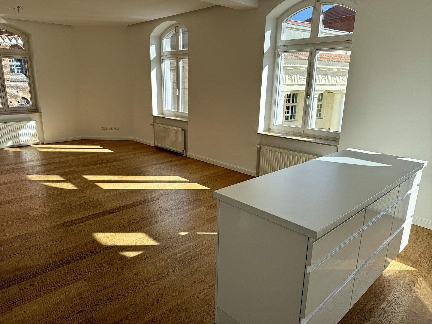 Pronájem bytu 3+1 90 m², Am Markt 2, Schwerin, Mecklenburg-Vorpommern Pronájem bytu 3+1 90 m², Am Markt 2, Schwerin, Mecklenburg-Vorpommern