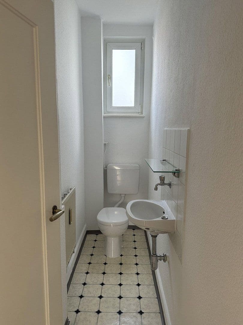 Pronájem bytu 4+1 110 m², Brahmsweg 32, Stuttgart, Bádensko-Württembersko Pronájem bytu 4+1 110 m², Brahmsweg 32, Stuttgart, Bádensko-Württembersko