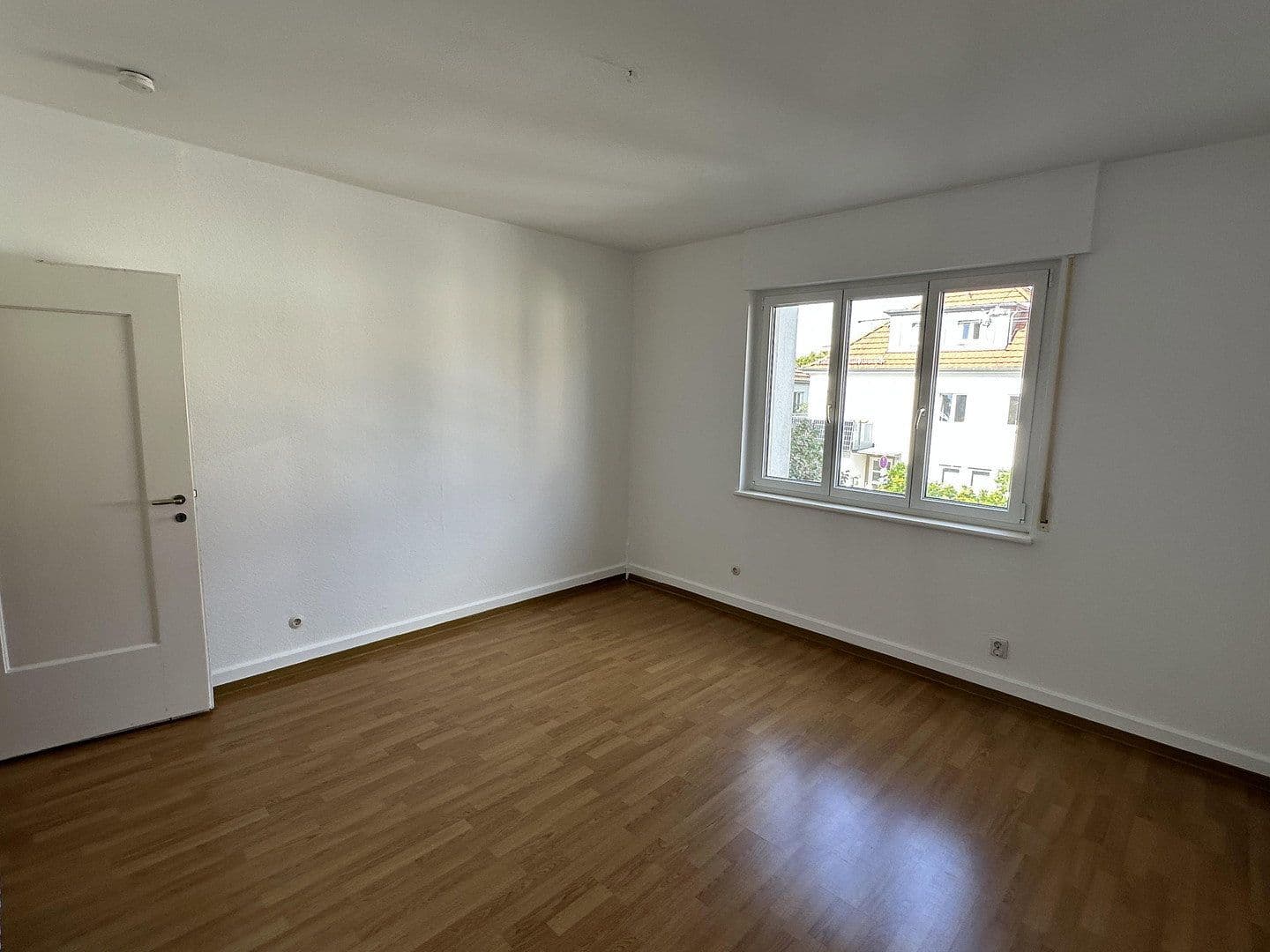 Pronájem bytu 4+1 110 m², Brahmsweg 32, Stuttgart, Bádensko-Württembersko Pronájem bytu 4+1 110 m², Brahmsweg 32, Stuttgart, Bádensko-Württembersko