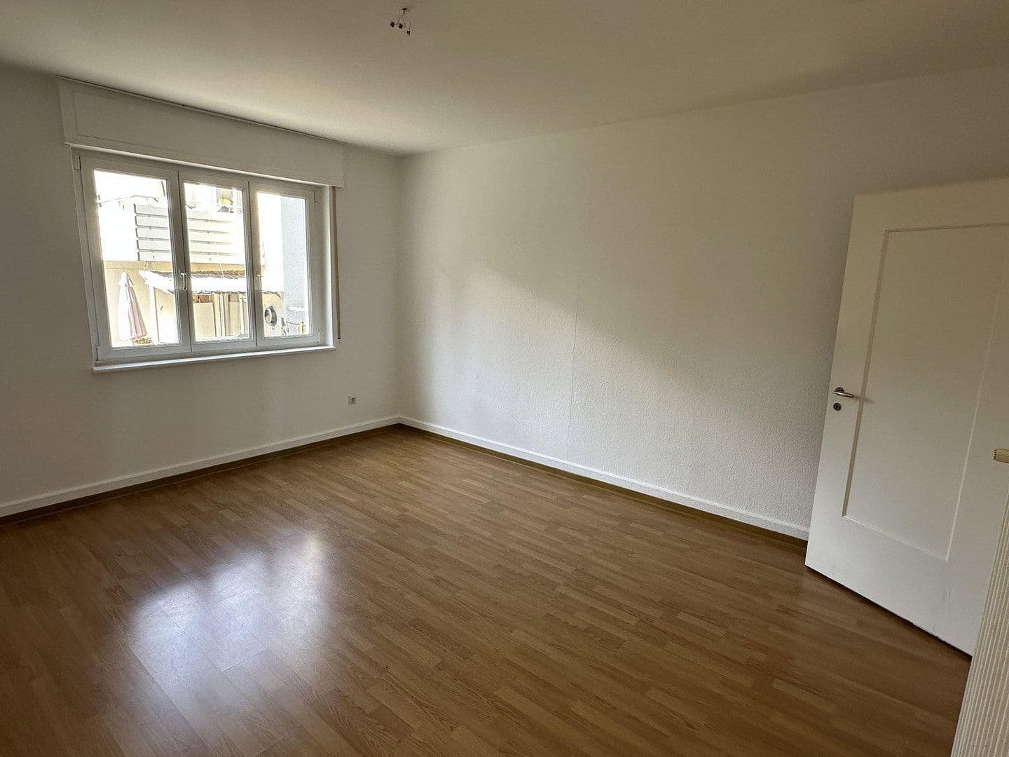 Pronájem bytu 4+1 110 m², Brahmsweg 32, Stuttgart, Bádensko-Württembersko Pronájem bytu 4+1 110 m², Brahmsweg 32, Stuttgart, Bádensko-Württembersko