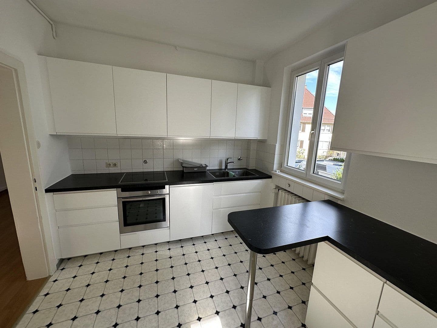 Pronájem bytu 4+1 110 m², Brahmsweg 32, Stuttgart, Bádensko-Württembersko Pronájem bytu 4+1 110 m², Brahmsweg 32, Stuttgart, Bádensko-Württembersko