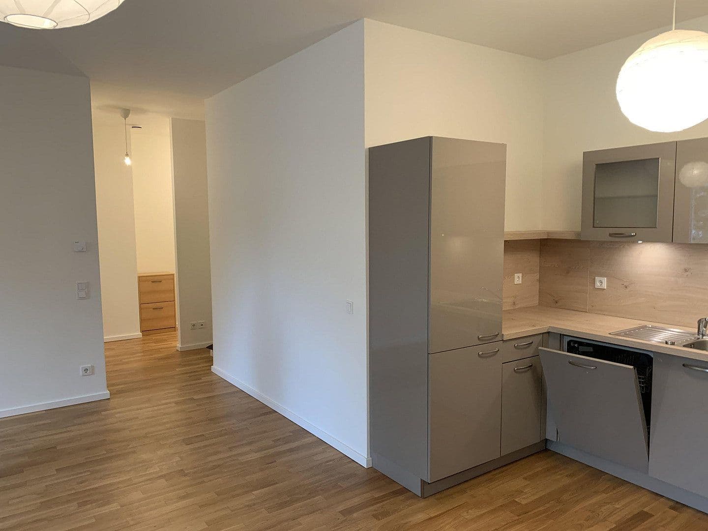 Pronájem bytu 3+1 84 m², Else-Lasker-Schüler-Str. 6, Berlin, Berlín Pronájem bytu 3+1 84 m², Else-Lasker-Schüler-Str. 6, Berlin, Berlín