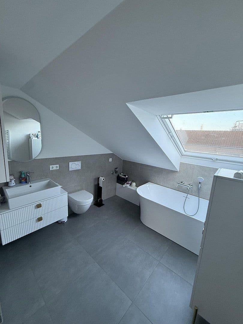 Pronájem bytu 5+1 125 m², Nosthoffenstraße 53, Düsseldorf, Severní Porýní-Vestfálsko Pronájem bytu 5+1 125 m², Nosthoffenstraße 53, Düsseldorf, Severní Porýní-Vestfálsko