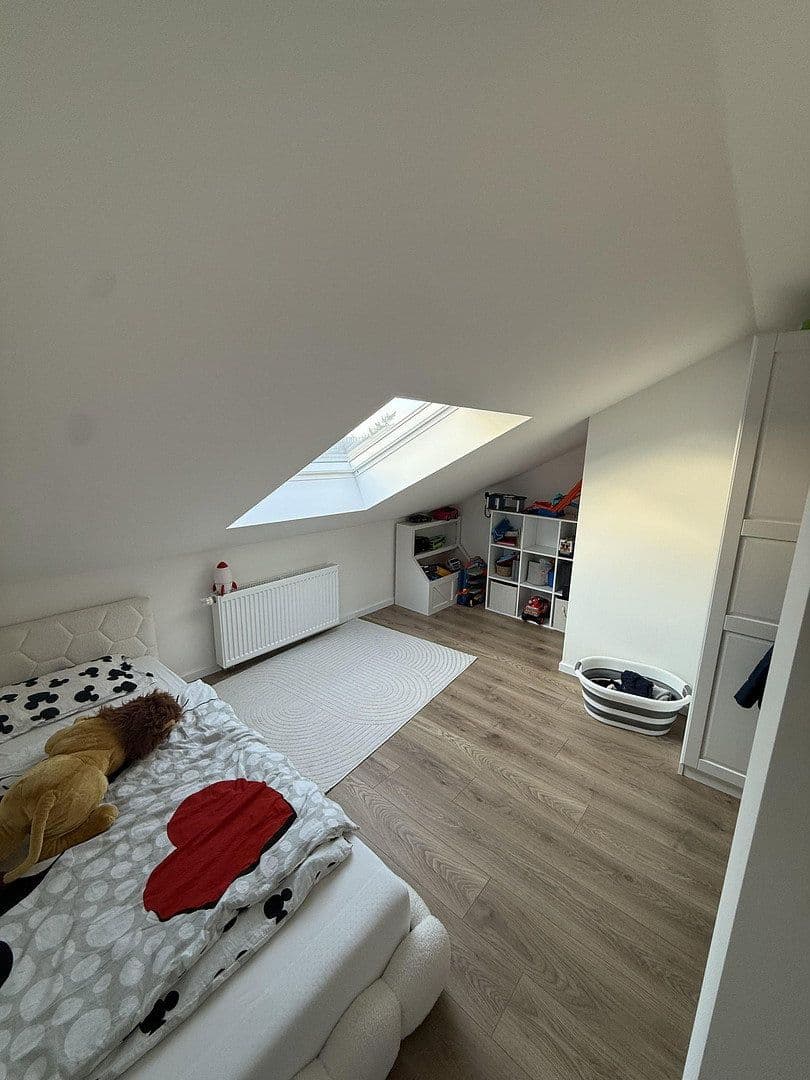 Pronájem bytu 5+1 125 m², Nosthoffenstraße 53, Düsseldorf, Severní Porýní-Vestfálsko Pronájem bytu 5+1 125 m², Nosthoffenstraße 53, Düsseldorf, Severní Porýní-Vestfálsko