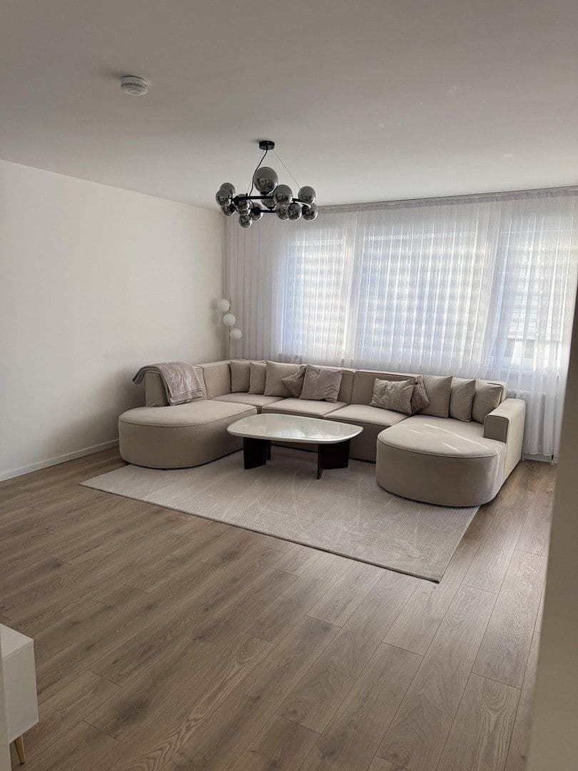 Pronájem bytu 5+1 125 m², Nosthoffenstraße 53, Düsseldorf, Severní Porýní-Vestfálsko Pronájem bytu 5+1 125 m², Nosthoffenstraße 53, Düsseldorf, Severní Porýní-Vestfálsko
