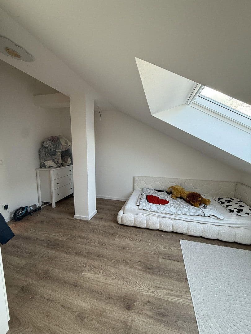 Pronájem bytu 5+1 125 m², Nosthoffenstraße 53, Düsseldorf, Severní Porýní-Vestfálsko Pronájem bytu 5+1 125 m², Nosthoffenstraße 53, Düsseldorf, Severní Porýní-Vestfálsko