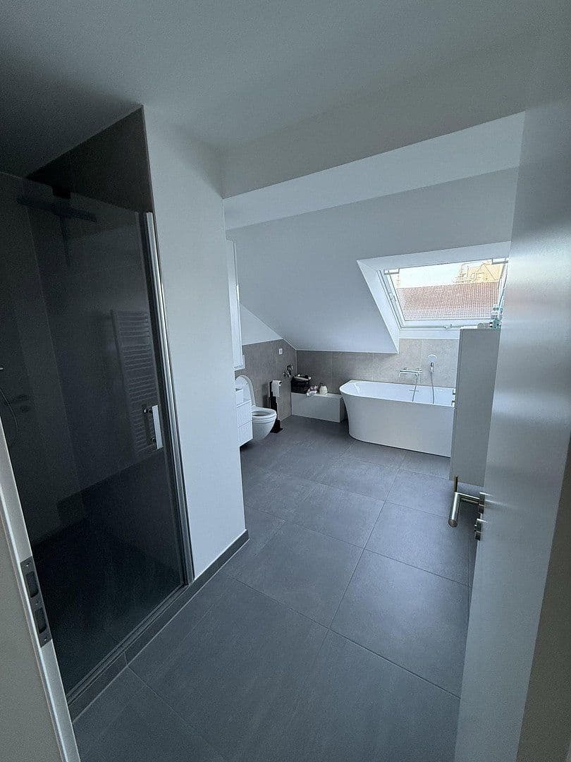 Pronájem bytu 5+1 125 m², Nosthoffenstraße 53, Düsseldorf, Severní Porýní-Vestfálsko Pronájem bytu 5+1 125 m², Nosthoffenstraße 53, Düsseldorf, Severní Porýní-Vestfálsko