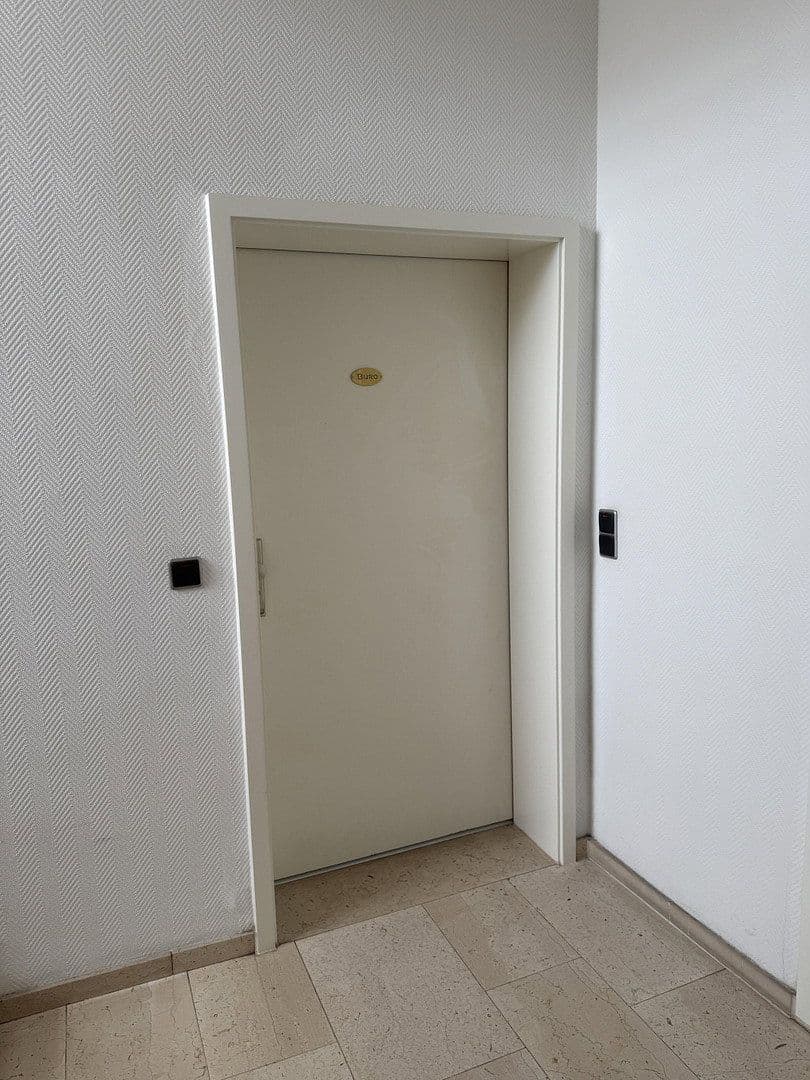 Pronájem kanceláře 130 m², Bergisch Gladbach, Severní Porýní-Vestfálsko Pronájem kanceláře 130 m², Bergisch Gladbach, Severní Porýní-Vestfálsko