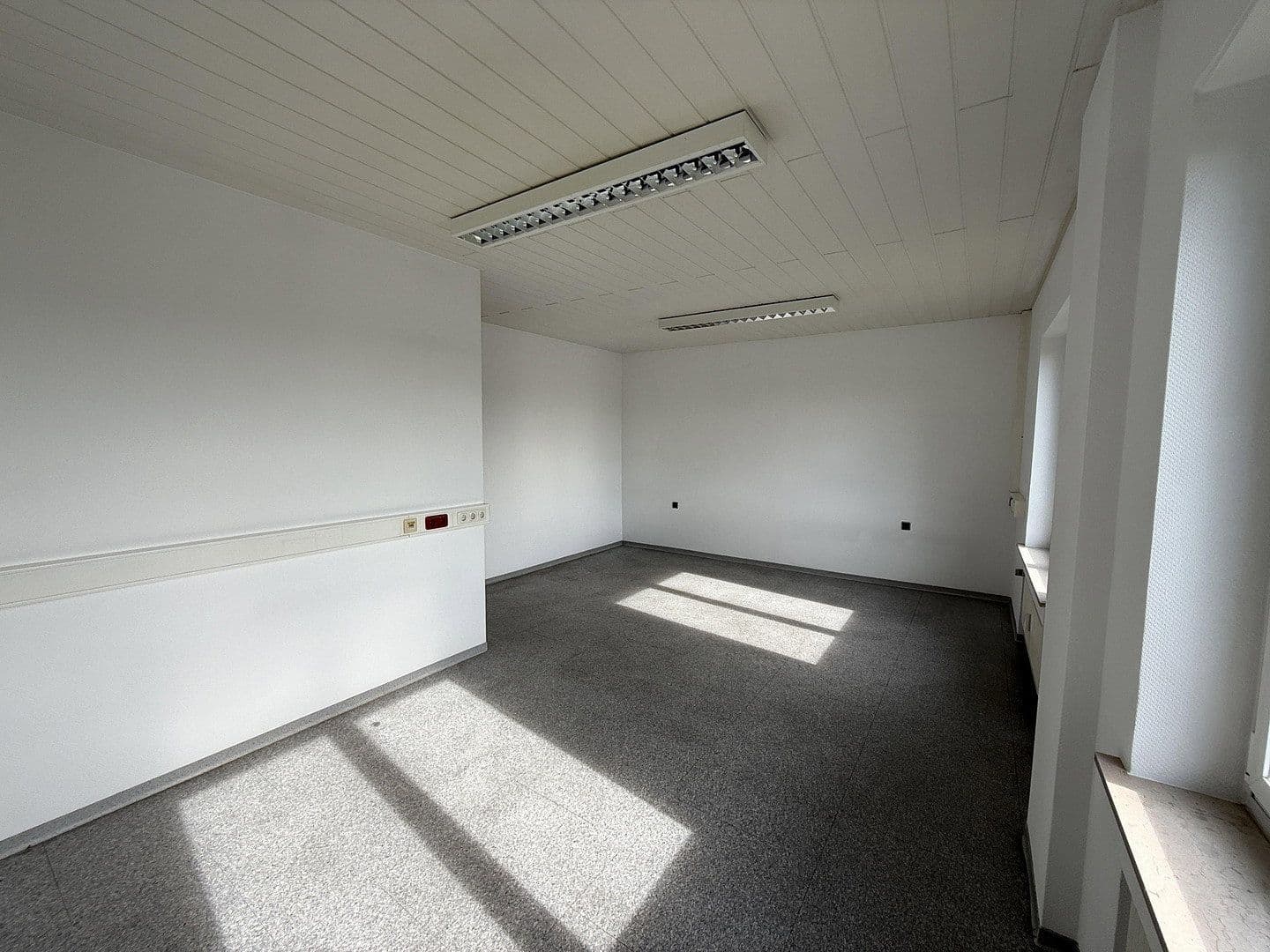 Pronájem kanceláře 130 m², Bergisch Gladbach, Severní Porýní-Vestfálsko Pronájem kanceláře 130 m², Bergisch Gladbach, Severní Porýní-Vestfálsko