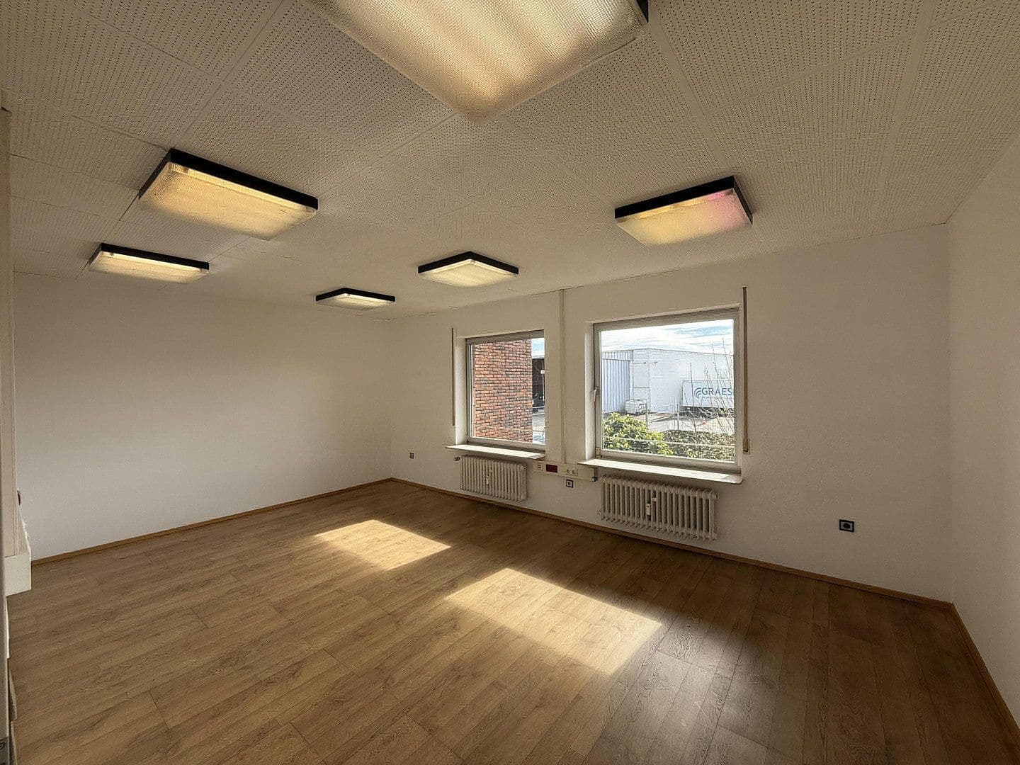 Pronájem kanceláře 130 m², Bergisch Gladbach, Severní Porýní-Vestfálsko Pronájem kanceláře 130 m², Bergisch Gladbach, Severní Porýní-Vestfálsko