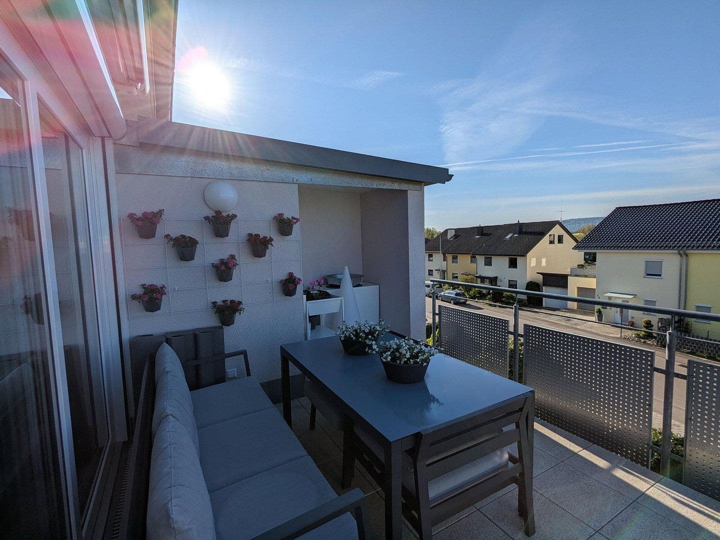 Prodej bytu 4+1 110 m², Hofgartenstraße 57, Neuenstadt am Kocher, Bádensko-Württembersko Prodej bytu 4+1 110 m², Hofgartenstraße 57, Neuenstadt am Kocher, Bádensko-Württembersko