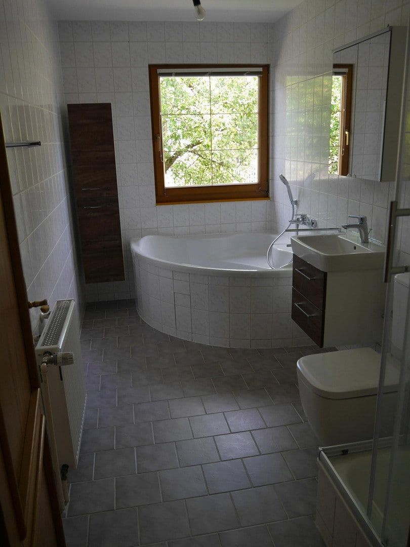 Pronájem domu 160 m², pozemek 645 m², Bergstr. 15, Berg im Gau, Bavorsko Pronájem domu 160 m², pozemek 645 m², Bergstr. 15, Berg im Gau, Bavorsko