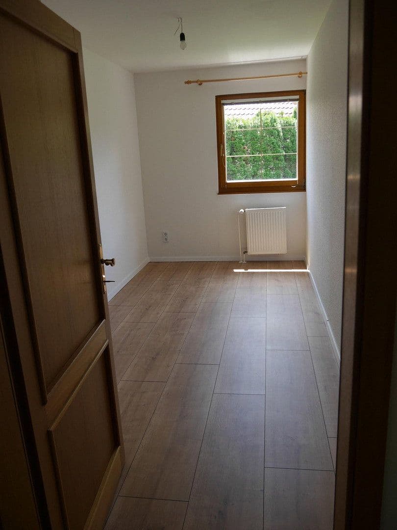 Pronájem domu 160 m², pozemek 645 m², Bergstr. 15, Berg im Gau, Bavorsko Pronájem domu 160 m², pozemek 645 m², Bergstr. 15, Berg im Gau, Bavorsko