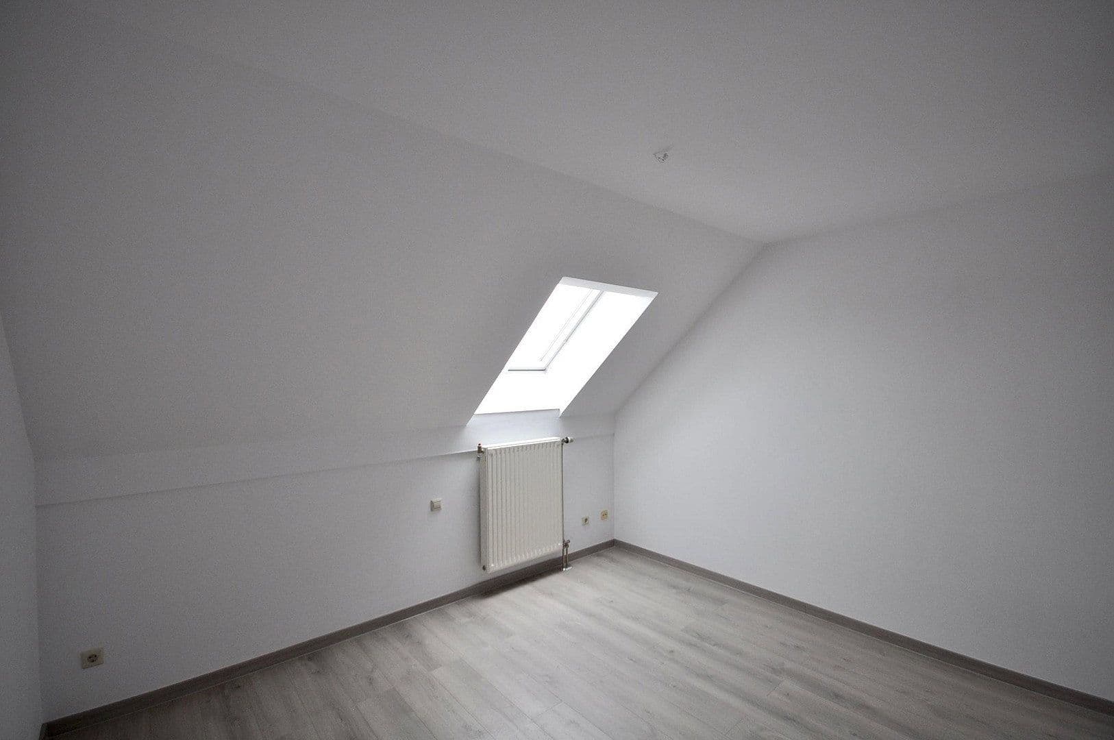 Pronájem bytu 3+1 80 m², Händelstraße 2, Wilkau-Haßlau, Sasko Pronájem bytu 3+1 80 m², Händelstraße 2, Wilkau-Haßlau, Sasko
