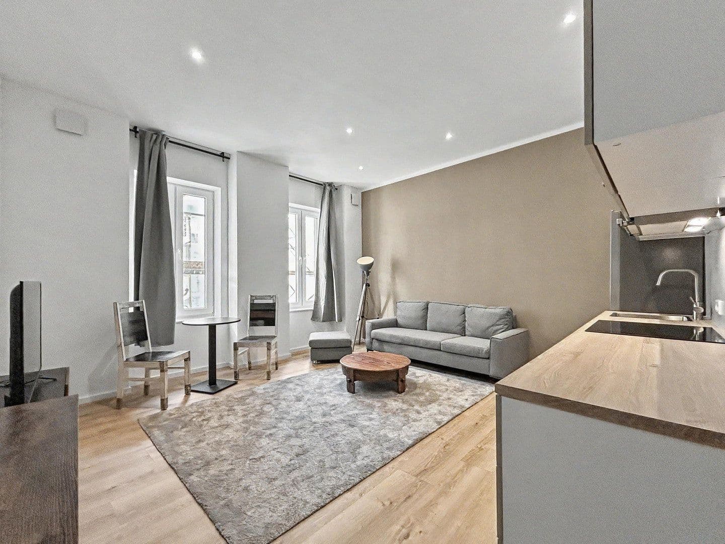 Pronájem bytu 2+1 40 m², Köln, Severní Porýní-Vestfálsko Pronájem bytu 2+1 40 m², Köln, Severní Porýní-Vestfálsko