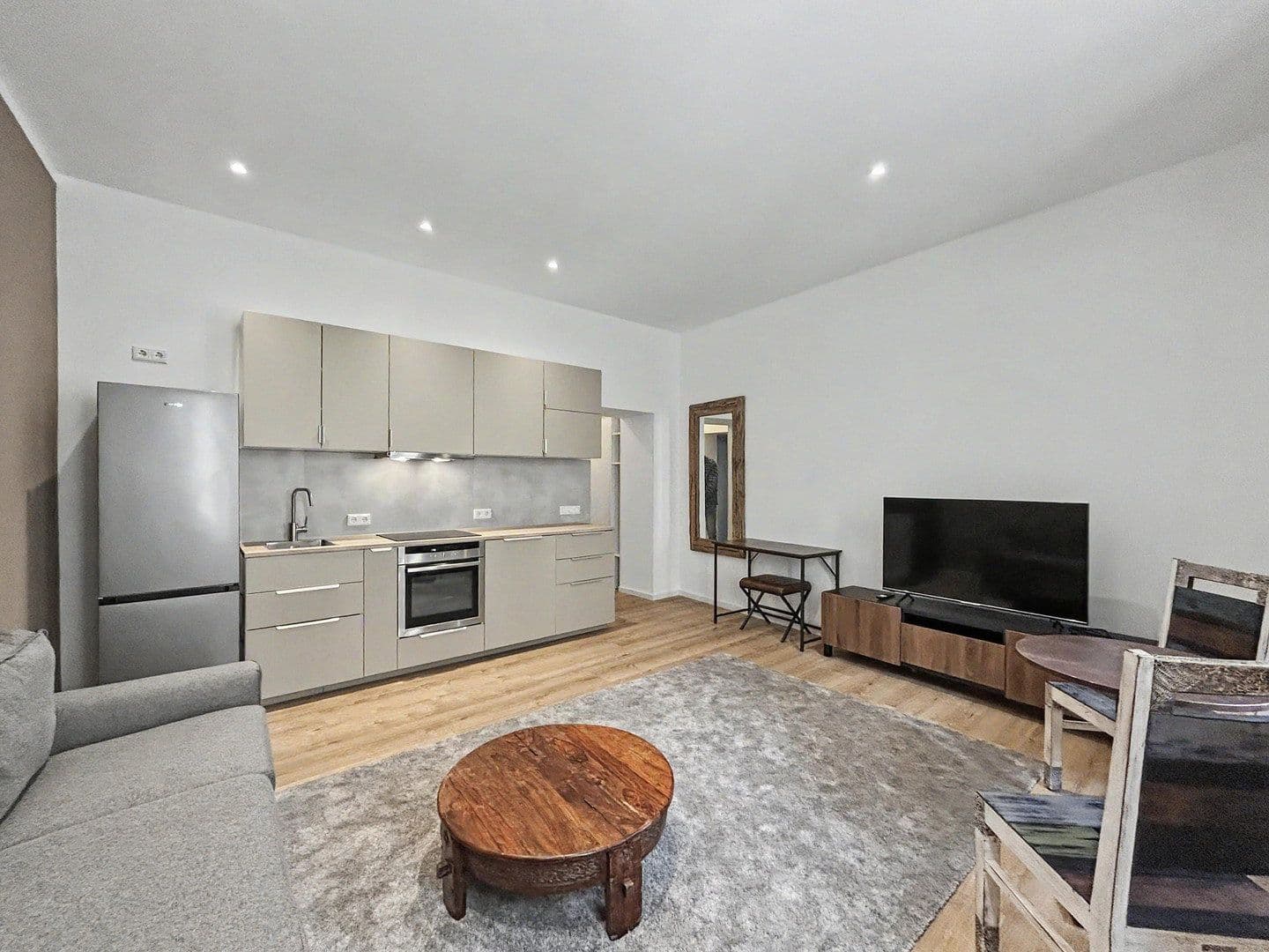 Pronájem bytu 2+1 40 m², Köln, Severní Porýní-Vestfálsko Pronájem bytu 2+1 40 m², Köln, Severní Porýní-Vestfálsko