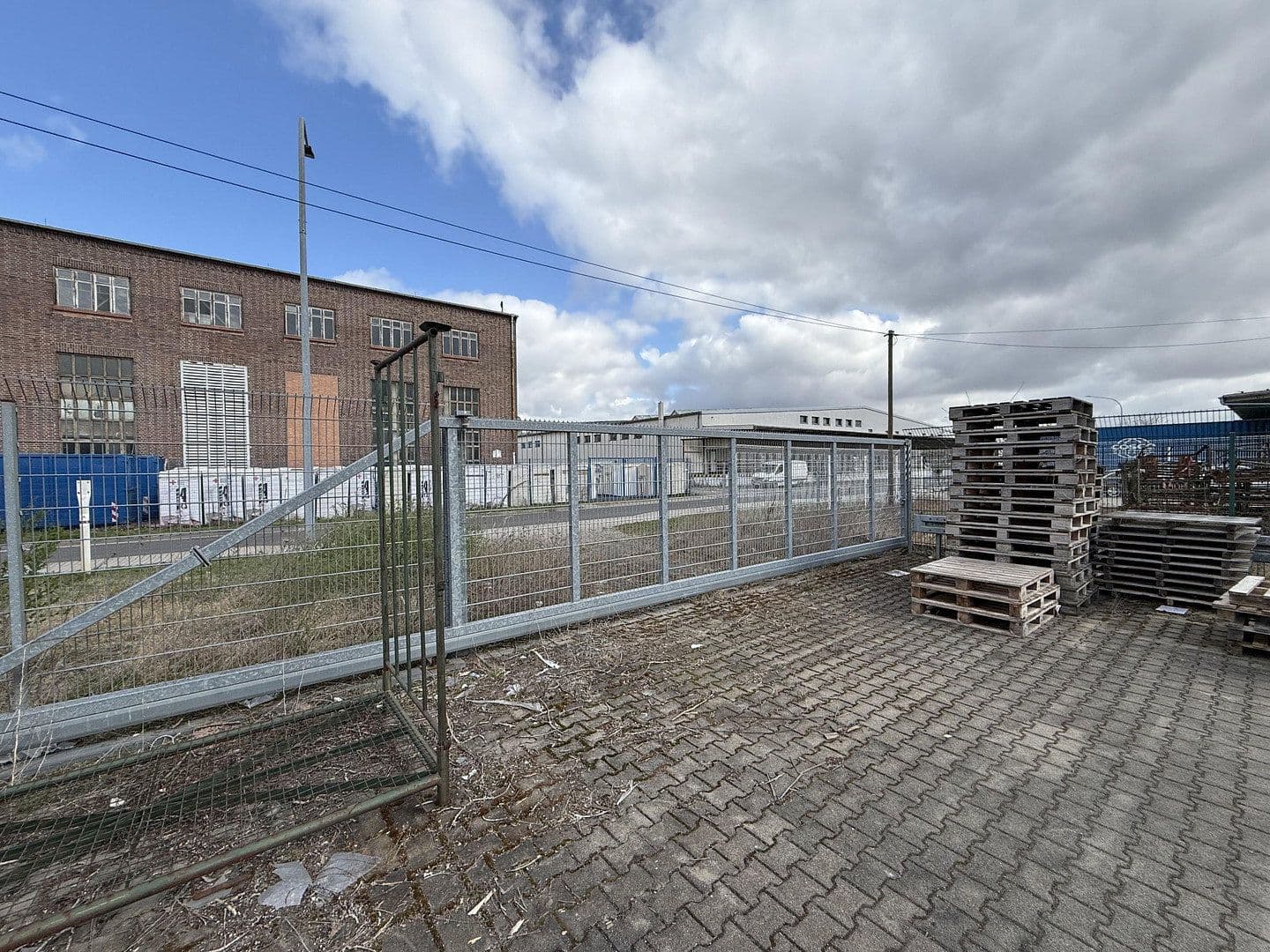 Prodej nebytového prostoru 12.188 m², Dämmstoffstraße 1, Bitterfeld-Wolfen, Sasko-Anhaltsko Prodej nebytového prostoru 12.188 m², Dämmstoffstraße 1, Bitterfeld-Wolfen, Sasko-Anhaltsko