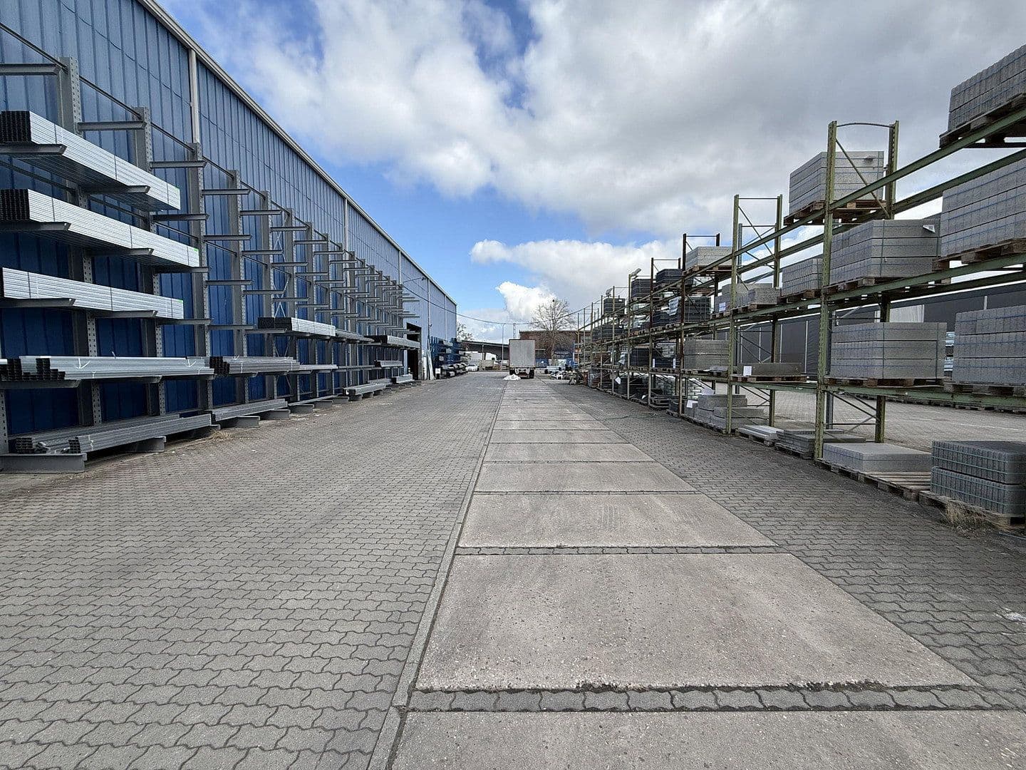 Prodej nebytového prostoru 12.188 m², Dämmstoffstraße 1, Bitterfeld-Wolfen, Sasko-Anhaltsko Prodej nebytového prostoru 12.188 m², Dämmstoffstraße 1, Bitterfeld-Wolfen, Sasko-Anhaltsko