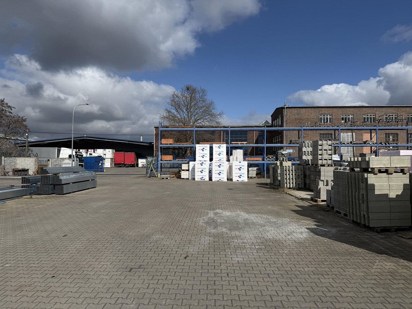 Prodej nebytového prostoru 12.188 m², Dämmstoffstraße 1, Bitterfeld-Wolfen, Sasko-Anhaltsko Prodej nebytového prostoru 12.188 m², Dämmstoffstraße 1, Bitterfeld-Wolfen, Sasko-Anhaltsko