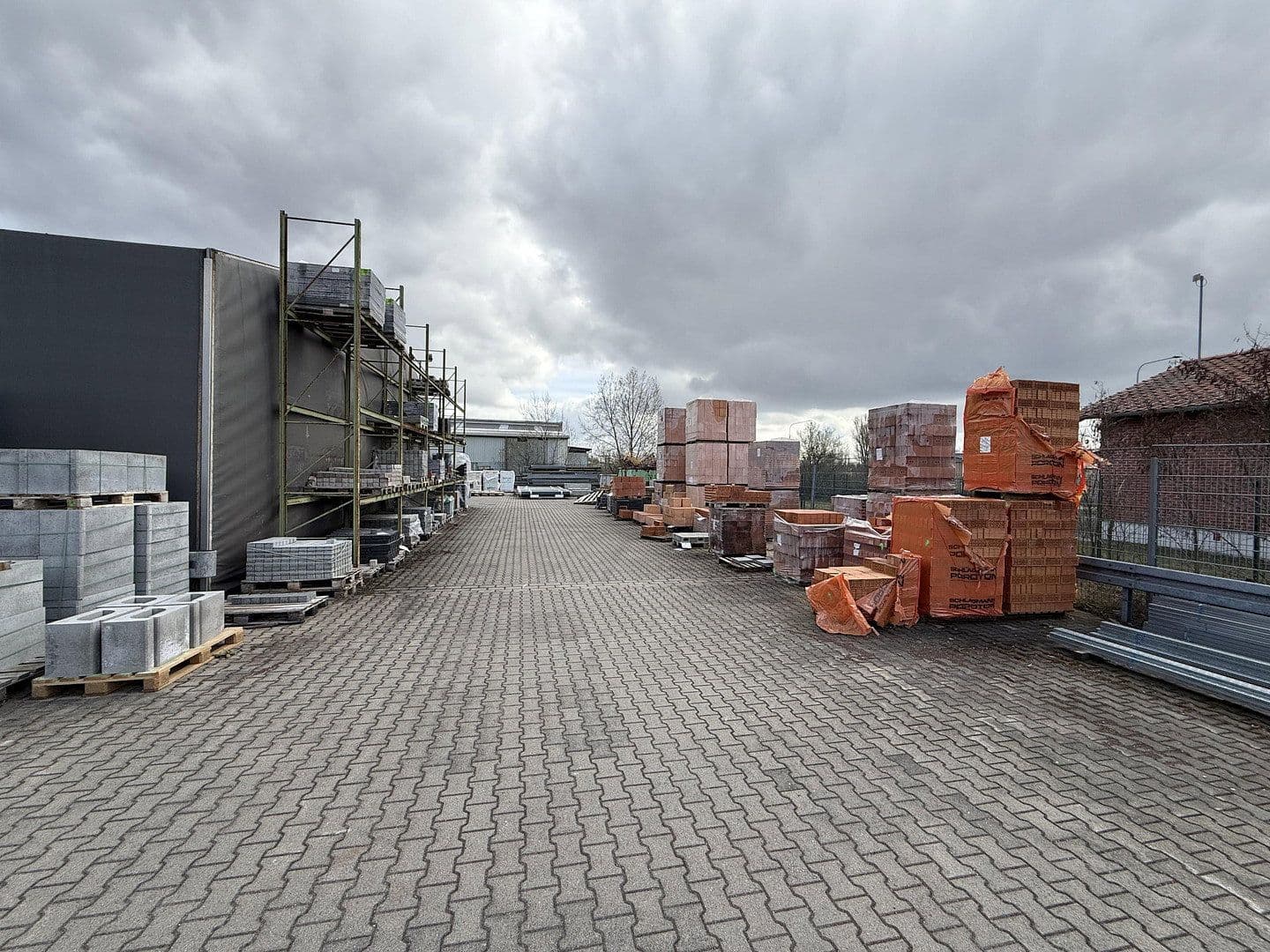 Prodej nebytového prostoru 12.188 m², Dämmstoffstraße 1, Bitterfeld-Wolfen, Sasko-Anhaltsko Prodej nebytového prostoru 12.188 m², Dämmstoffstraße 1, Bitterfeld-Wolfen, Sasko-Anhaltsko