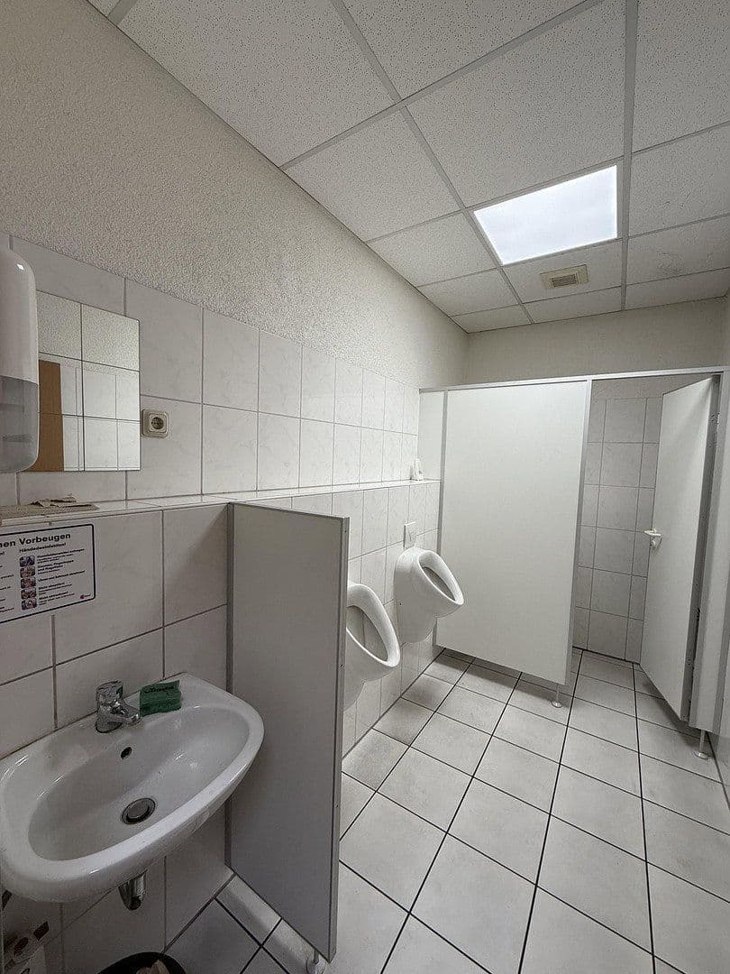 Prodej nebytového prostoru 12.188 m², Dämmstoffstraße 1, Bitterfeld-Wolfen, Sasko-Anhaltsko Prodej nebytového prostoru 12.188 m², Dämmstoffstraße 1, Bitterfeld-Wolfen, Sasko-Anhaltsko