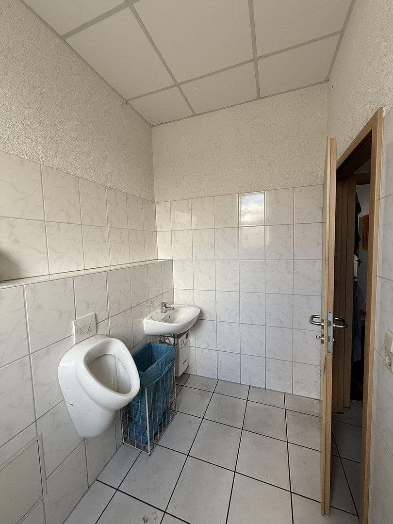 Prodej nebytového prostoru 12.188 m², Dämmstoffstraße 1, Bitterfeld-Wolfen, Sasko-Anhaltsko Prodej nebytového prostoru 12.188 m², Dämmstoffstraße 1, Bitterfeld-Wolfen, Sasko-Anhaltsko