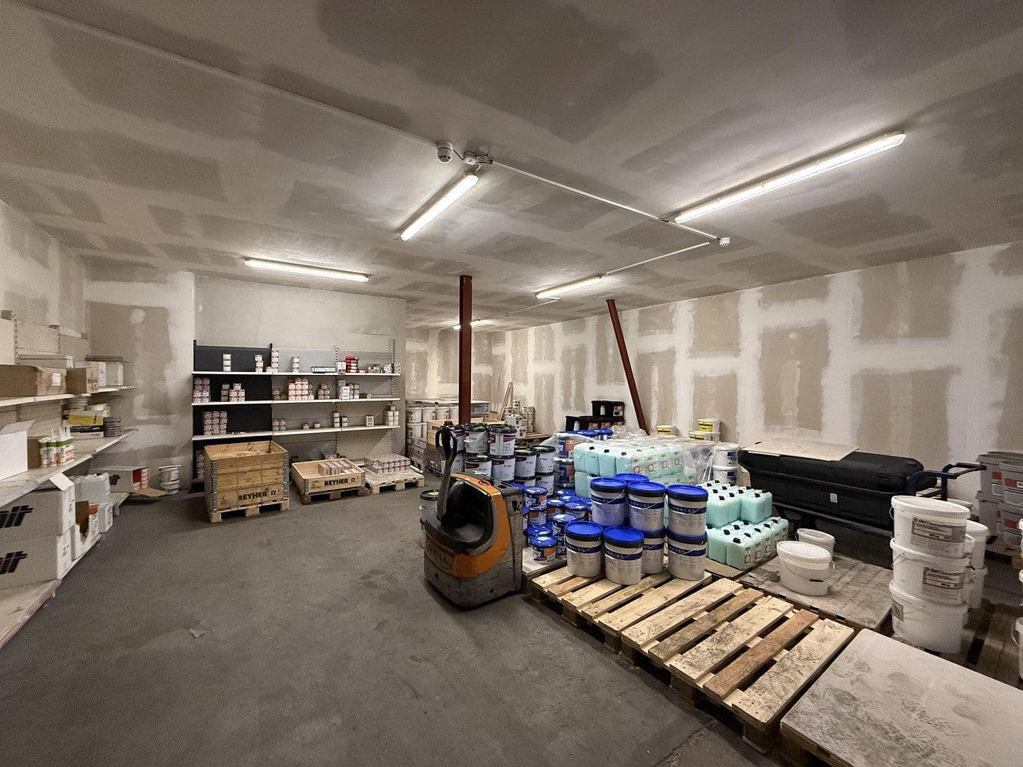 Prodej nebytového prostoru 12.188 m², Dämmstoffstraße 1, Bitterfeld-Wolfen, Sasko-Anhaltsko Prodej nebytového prostoru 12.188 m², Dämmstoffstraße 1, Bitterfeld-Wolfen, Sasko-Anhaltsko